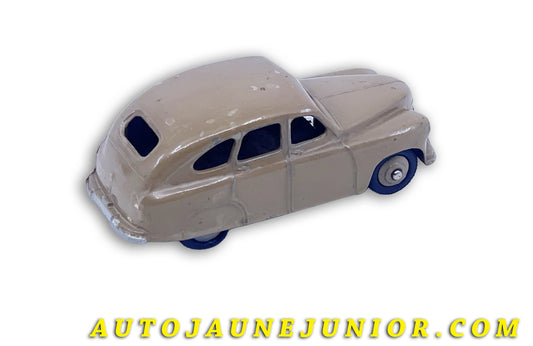 Le Dinky Toys Standard Vanguard Type 2 est en vente sur Auto Jaune Junior ! Découvrez nos collections de diecast Minialuxe, CIJ, C-I-J, JRD, J-R-D, Matchbox, Majorette… AutoJaune Junior ; AutoJauneJunior.com : LE site de partage pour les passionés de miniatures et collectionneurs de jouets anciens !