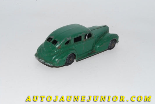 Le #5528 - Dinky Toys - Chrysler - Royal Saloon (Avant Guerre) est en vente sur Auto Jaune Junior ! Découvrez nos collections de diecast Minialuxe, CIJ, C-I-J, JRD, J-R-D, Matchbox, Majorette… AutoJauneJunior.com : le site de vente en ligne et de partage pour les passionés de miniatures et collectionneurs de jouets anciens ! Des centaines de modèles en vente, et des nouveautés mises en ligne chaque jour à 21h00 !