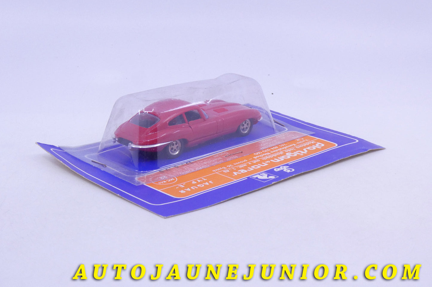 Le Norev Jaguar Type E (Rare !) est en vente sur Auto Jaune Junior ! Découvrez nos collections de diecast Tekno, Politoys, Mebetoys, Mercury, Joal, Diapet, Märklin, TootsieToys.AutoJaune Junior ; Vous avez le même jouet ? Profitez de notre expertise pour vous accompagner dans la vente de vos modèles ou votre collection ! Nous achetons tous lots de miniatures ! Contactez nous !