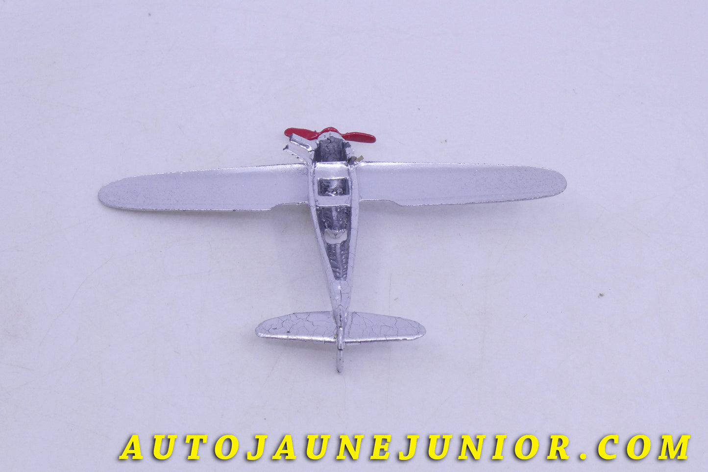 Le Dinky Toys Avion Dewoitine Chasseur est en vente sur Auto Jaune Junior ! Découvrez nos collections de diecast Tekno, Politoys, Mebetoys, Mercury, Joal, Diapet, Märklin, TootsieToys.AutoJaune Junior ; Vous avez le même jouet ? Profitez de notre expertise pour vous accompagner dans la vente de vos modèles ou votre collection ! Nous achetons tous lots de miniatures ! Contactez nous !