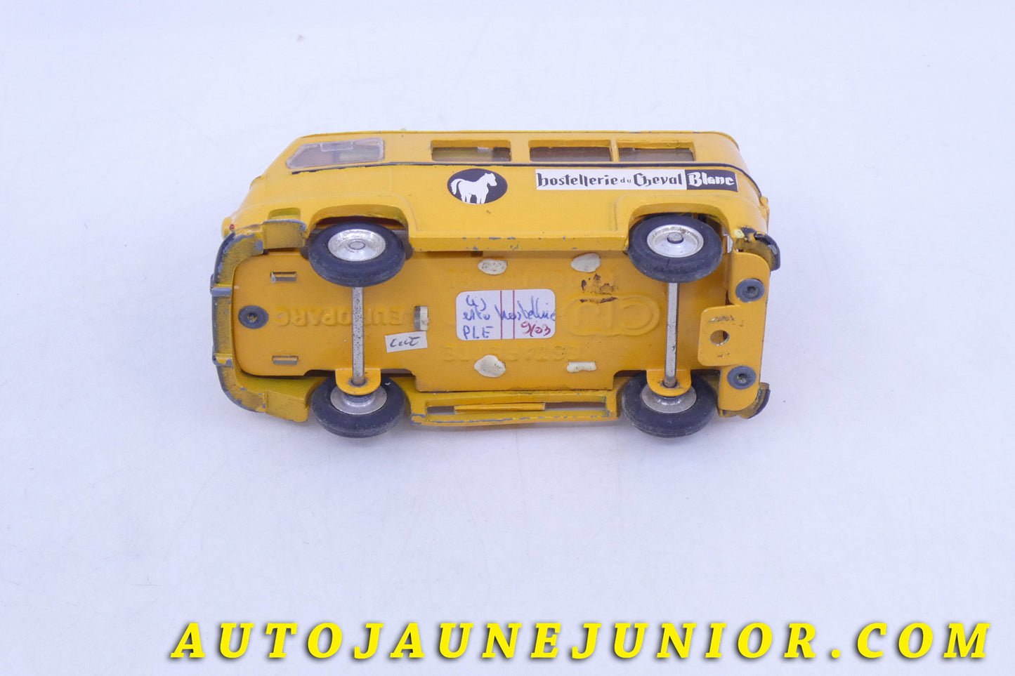 Le C-I-J Renault Estafette microcar Hostellerie du cheval blanc est en vente sur Auto Jaune Junior ! Découvrez nos collections de diecast Tekno, Politoys, Mebetoys, Mercury, Joal, Diapet, Märklin, TootsieToys.AutoJaune Junior ; Vous avez le même jouet ? Profitez de notre expertise pour vous accompagner dans la vente de vos modèles ou votre collection ! Nous achetons tous lots de miniatures ! Contactez nous !