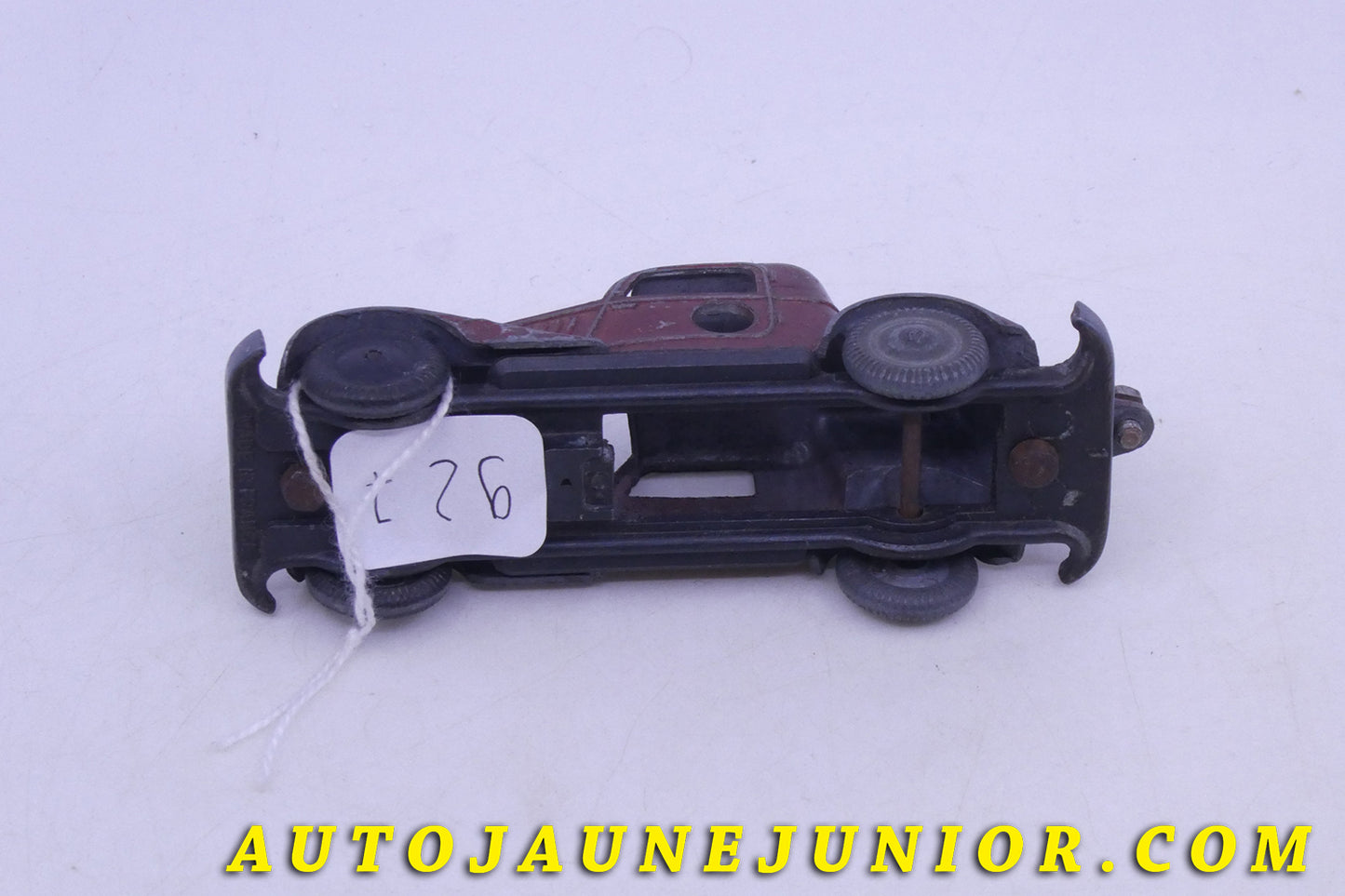 Le Solido Berline Auto démontable est en vente sur Auto Jaune Junior ! Découvrez nos collections de diecast Tekno, Politoys, Mebetoys, Mercury, Joal, Diapet, Märklin, TootsieToys.AutoJaune Junior ; Vous avez le même jouet ? Profitez de notre expertise pour vous accompagner dans la vente de vos modèles ou votre collection ! Nous achetons tous lots de miniatures ! Contactez nous !