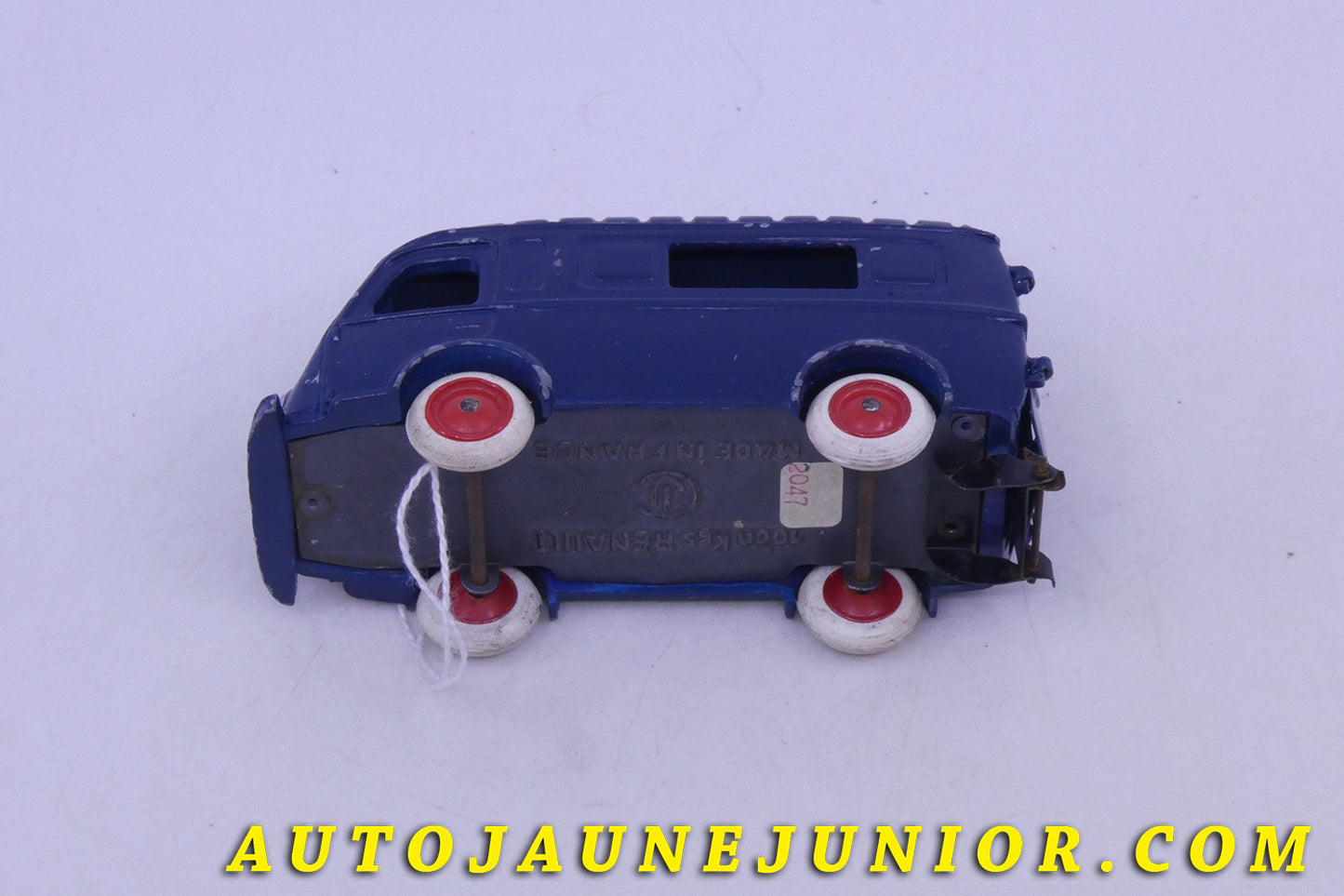 Le C-I-J Renault 1000Kgs police est en vente sur Auto Jaune Junior ! Découvrez nos collections de diecast Tekno, Politoys, Mebetoys, Mercury, Joal, Diapet, Märklin, TootsieToys.AutoJaune Junior ; Vous avez le même jouet ? Profitez de notre expertise pour vous accompagner dans la vente de vos modèles ou votre collection ! Nous achetons tous lots de miniatures ! Contactez nous !
