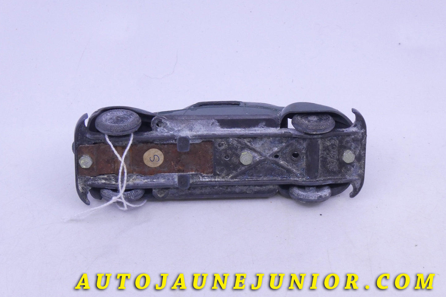 Le Solido Auto Auto démontable est en vente sur Auto Jaune Junior ! Découvrez nos collections de diecast Tekno, Politoys, Mebetoys, Mercury, Joal, Diapet, Märklin, TootsieToys.AutoJaune Junior ; Vous avez le même jouet ? Profitez de notre expertise pour vous accompagner dans la vente de vos modèles ou votre collection ! Nous achetons tous lots de miniatures ! Contactez nous !