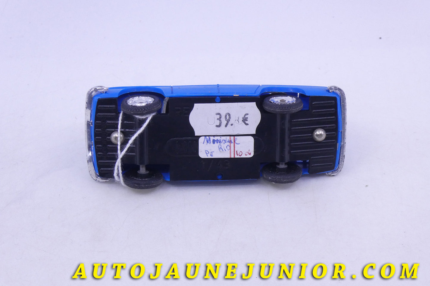 Le Minialuxe Renault R10 est en vente sur Auto Jaune Junior ! Découvrez nos collections de diecast Tekno, Politoys, Mebetoys, Mercury, Joal, Diapet, Märklin, TootsieToys.AutoJaune Junior ; Vous avez le même jouet ? Profitez de notre expertise pour vous accompagner dans la vente de vos modèles ou votre collection ! Nous achetons tous lots de miniatures ! Contactez nous !