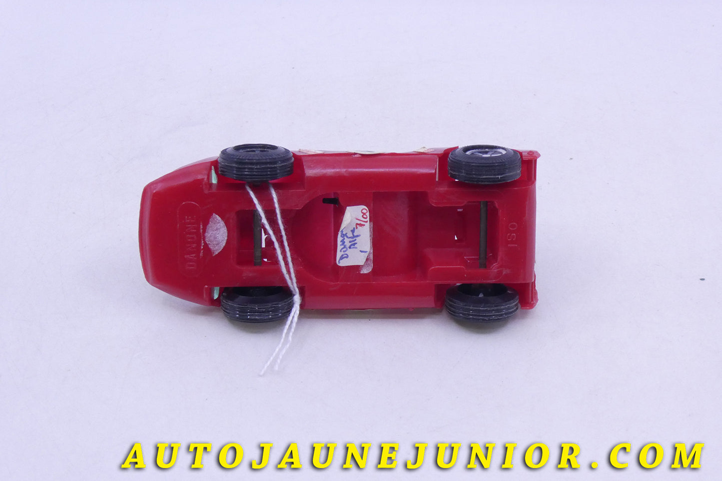 Le #10111 - Danone - Alfa Roméo - Osi (Promotionnel Danone) est en vente sur Auto Jaune Junior ! Tekno, Politoys, Mebetoys, Mercury, Joal, Diapet, Märklin, TootsieToys.Vous avez le même jouet ? Profitez de notre expertise pour vous accompagner dans la vente de vos modèles ou votre collection ! Nous achetons tous lots de miniatures ! Contactez nous ! contact@autojaunejunior.com.