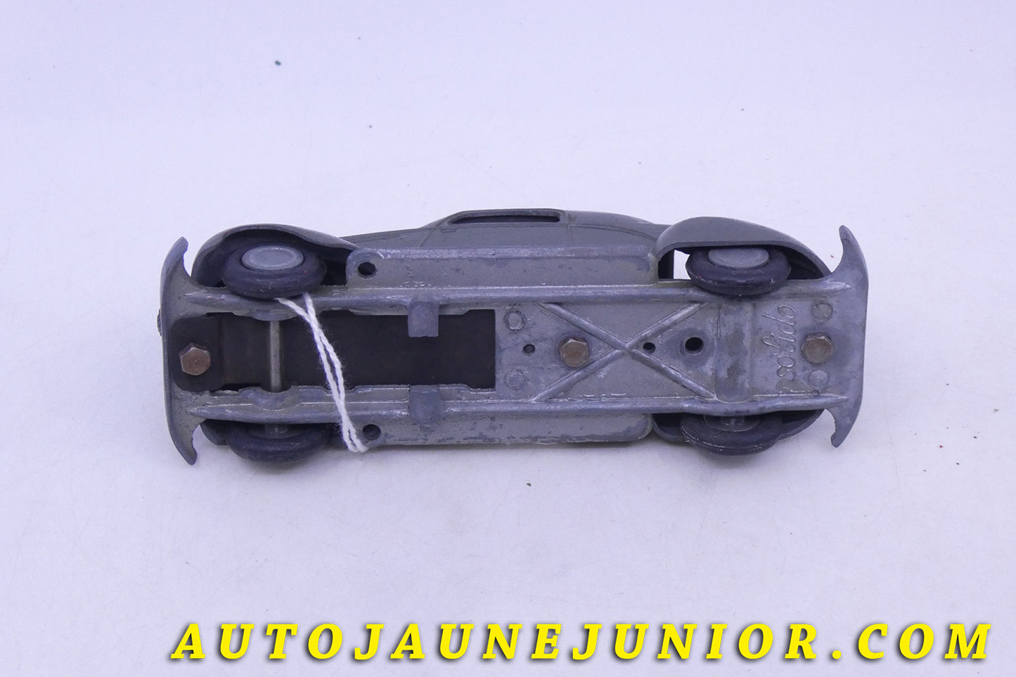 Le Solido Graham Paige coupé est en vente sur Auto Jaune Junior ! Découvrez nos collections de diecast Tekno, Politoys, Mebetoys, Mercury, Joal, Diapet, Märklin, TootsieToys.AutoJaune Junior ; Vous avez le même jouet ? Profitez de notre expertise pour vous accompagner dans la vente de vos modèles ou votre collection ! Nous achetons tous lots de miniatures ! Contactez nous !