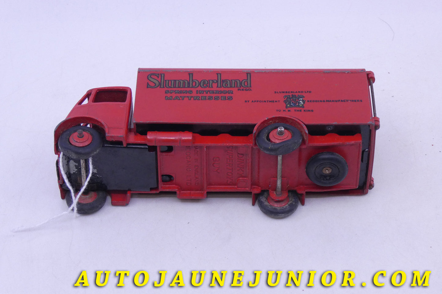 Le Dinky Toys Guy Otter fourgon "Slumberland" est en vente sur Auto Jaune Junior ! Découvrez nos collections de diecast Tekno, Politoys, Mebetoys, Mercury, Joal, Diapet, Märklin, TootsieToys.AutoJaune Junior ; Vous avez le même jouet ? Profitez de notre expertise pour vous accompagner dans la vente de vos modèles ou votre collection ! Nous achetons tous lots de miniatures ! Contactez nous !