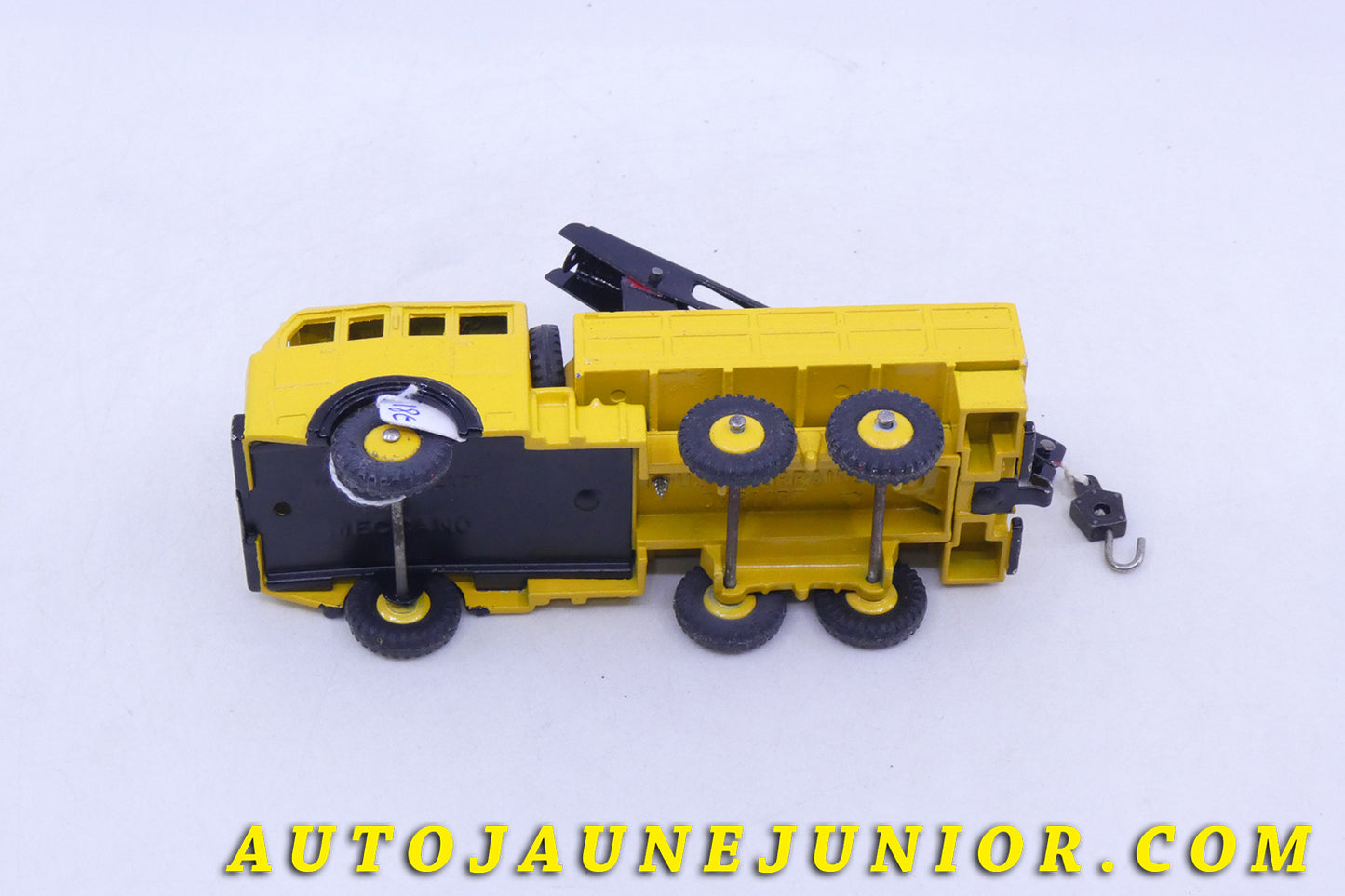 Le Dinky Toys Berliet Tracteur T6 avec remorque à ridelles et grue (Création artisanale !) est en vente sur Auto Jaune Junior ! Découvrez nos collections de diecast Tekno, Politoys, Mebetoys, Mercury, Joal, Diapet, Märklin, TootsieToys.AutoJaune Junior ; Vous avez le même jouet ? Profitez de notre expertise pour vous accompagner dans la vente de vos modèles ou votre collection ! Nous achetons tous lots de miniatures ! Contactez nous !