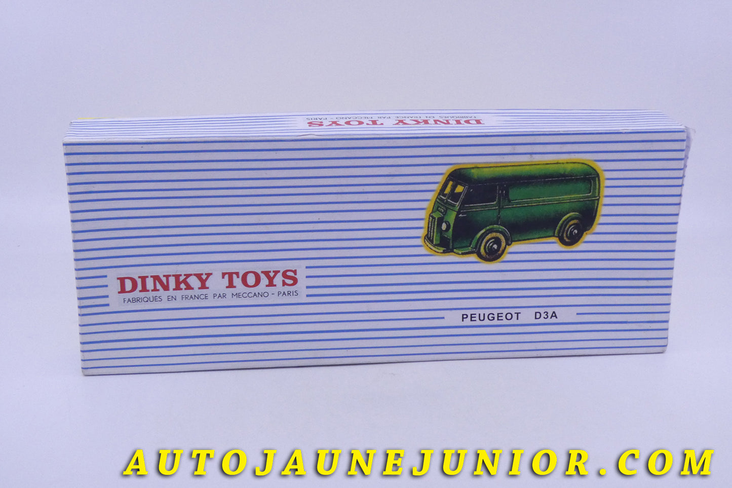 Le Dinky Toys Peugeot Fourgon D3A -Boite "Repro" est en vente sur Auto Jaune Junior ! Découvrez nos collections de diecast Tekno, Politoys, Mebetoys, Mercury, Joal, Diapet, Märklin, TootsieToys.AutoJaune Junior ; Vous avez le même jouet ? Profitez de notre expertise pour vous accompagner dans la vente de vos modèles ou votre collection ! Nous achetons tous lots de miniatures ! Contactez nous !