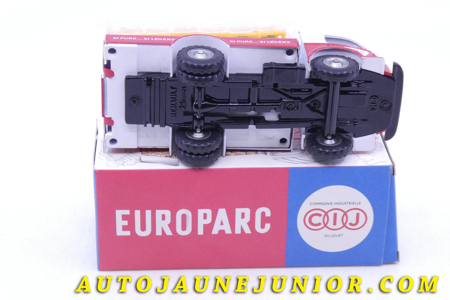 Le Atlas Renault 2,5T Brasseur Evian est en vente sur Auto Jaune Junior ! Découvrez nos collections de diecast Tekno, Politoys, Mebetoys, Mercury, Joal, Diapet, Märklin, TootsieToys.AutoJaune Junior ; Vous avez le même jouet ? Profitez de notre expertise pour vous accompagner dans la vente de vos modèles ou votre collection ! Nous achetons tous lots de miniatures ! Contactez nous !