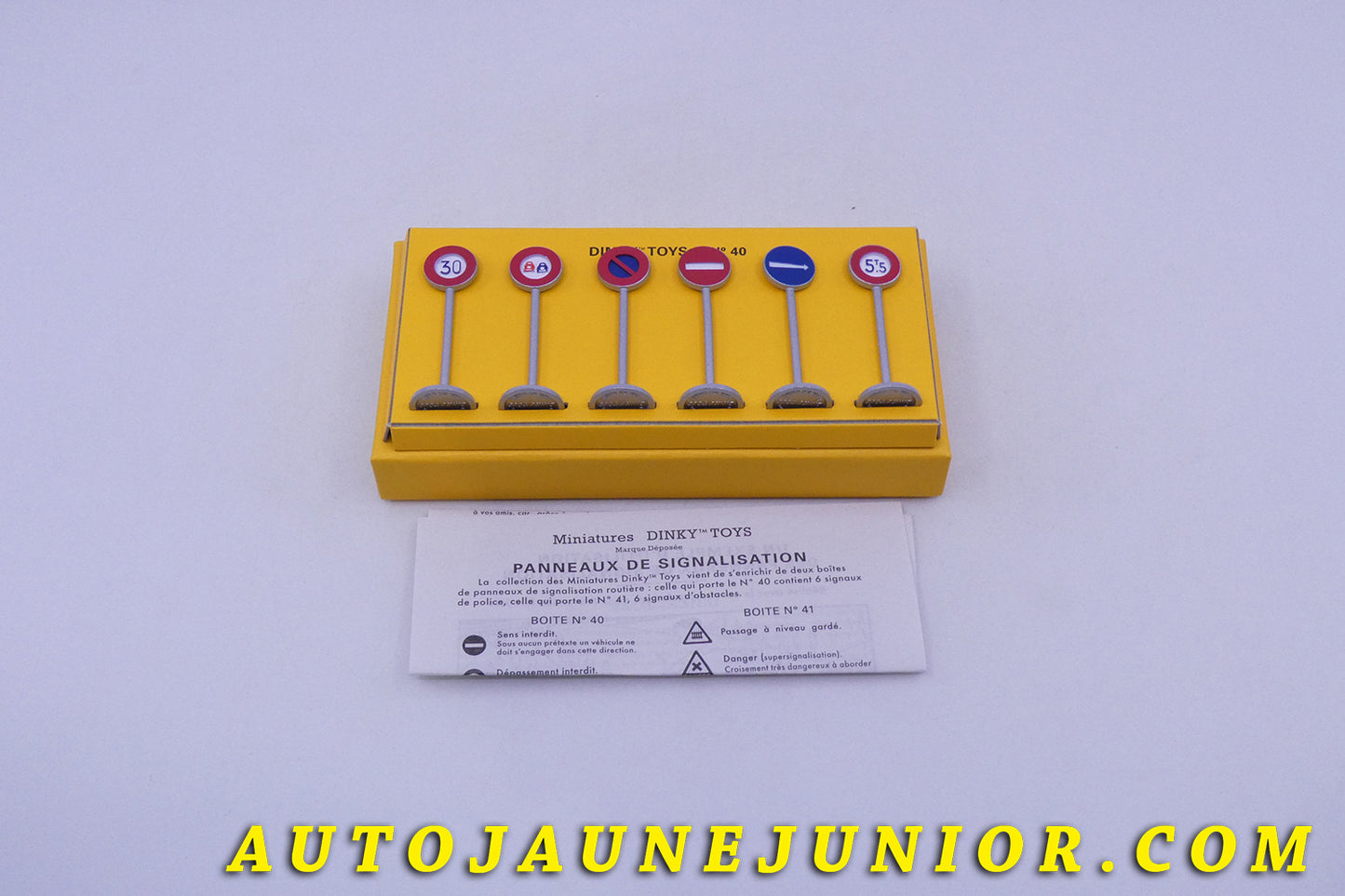 Le Atlas Coffret Panneaux Signalisation Ville est en vente sur Auto Jaune Junior ! Découvrez nos collections de diecast Tekno, Politoys, Mebetoys, Mercury, Joal, Diapet, Märklin, TootsieToys.AutoJaune Junior ; Vous avez le même jouet ? Profitez de notre expertise pour vous accompagner dans la vente de vos modèles ou votre collection ! Nous achetons tous lots de miniatures ! Contactez nous !