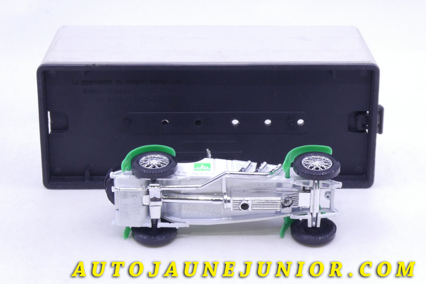Le Solido Mercedes SSKL 1931 est en vente sur Auto Jaune Junior ! Découvrez nos collections de diecast Tekno, Politoys, Mebetoys, Mercury, Joal, Diapet, Märklin, TootsieToys.AutoJaune Junior ; Vous avez le même jouet ? Profitez de notre expertise pour vous accompagner dans la vente de vos modèles ou votre collection ! Nous achetons tous lots de miniatures ! Contactez nous !