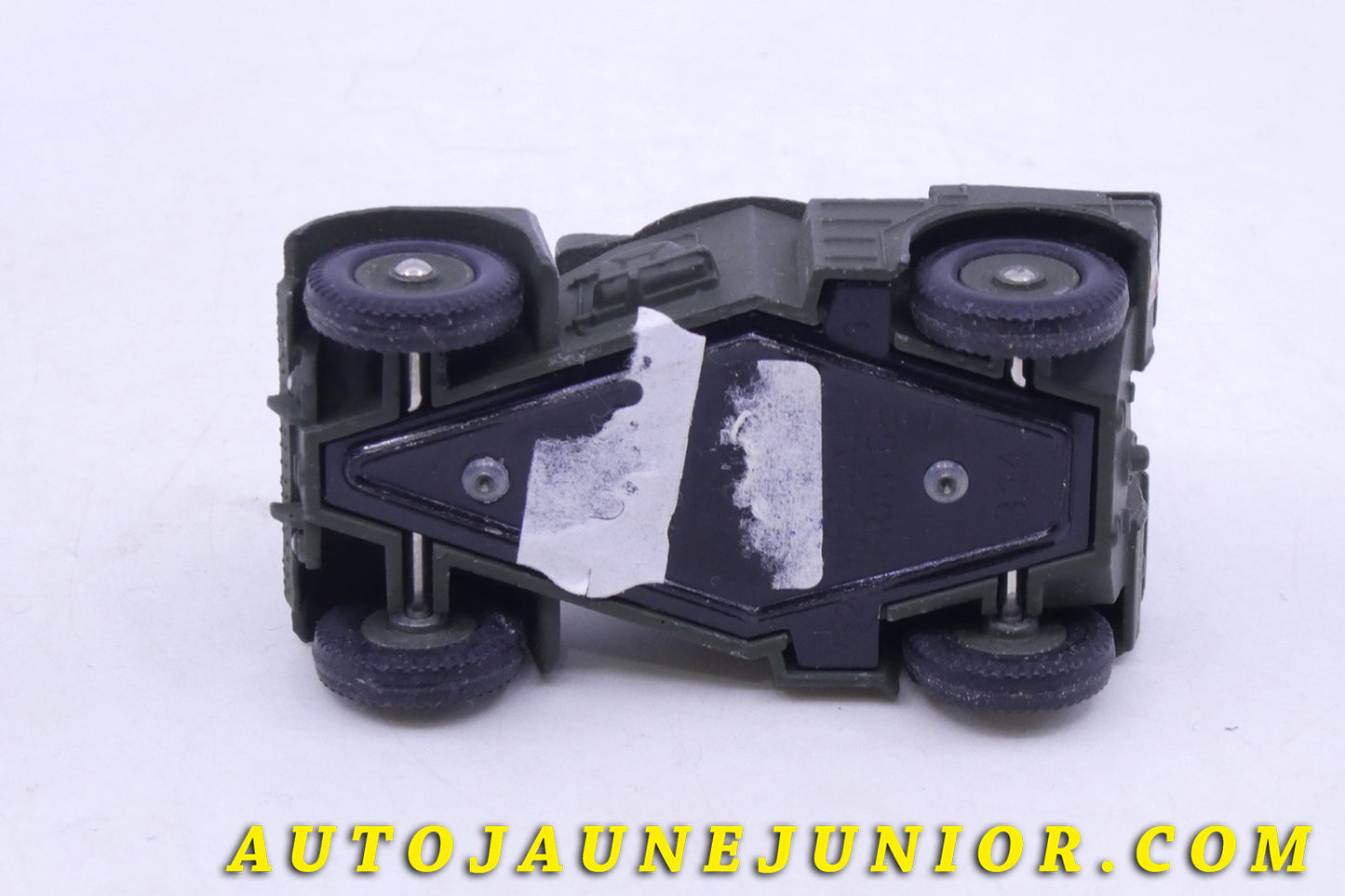 Le Dinky Toys Panhard AML est en vente sur Auto Jaune Junior ! Découvrez nos collections de diecast Tekno, Politoys, Mebetoys, Mercury, Joal, Diapet, Märklin, TootsieToys.AutoJaune Junior ; Vous avez le même jouet ? Profitez de notre expertise pour vous accompagner dans la vente de vos modèles ou votre collection ! Nous achetons tous lots de miniatures ! Contactez nous !