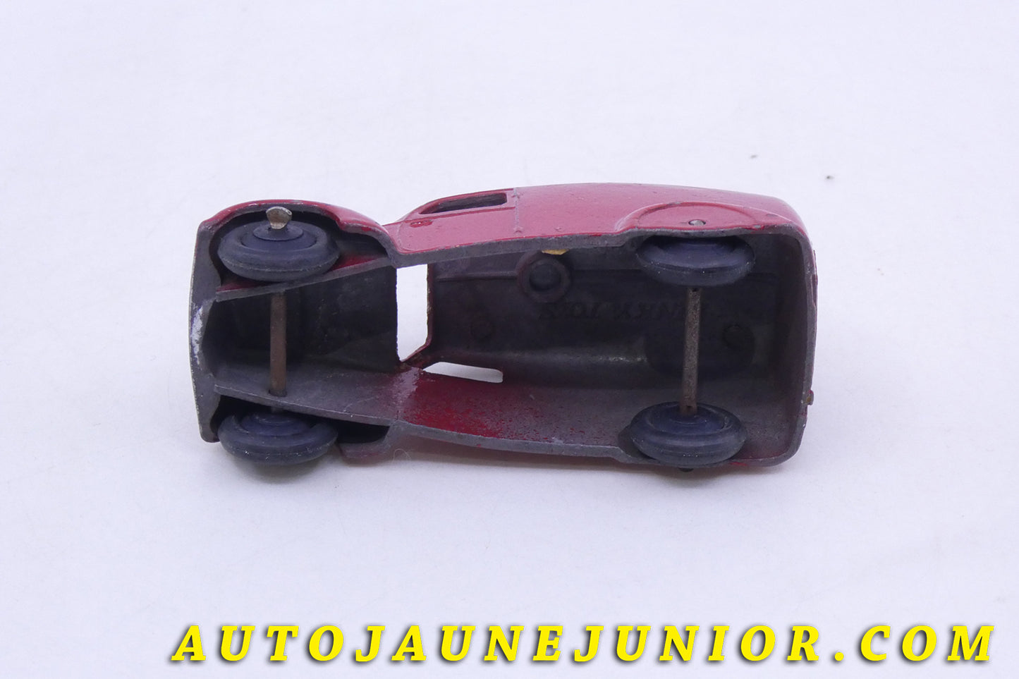 Le Dinky Toys Auto Camionette tôlée est en vente sur Auto Jaune Junior ! Découvrez nos collections de diecast Tekno, Politoys, Mebetoys, Mercury, Joal, Diapet, Märklin, TootsieToys.Vous avez le même jouet ? Profitez de notre expertise pour vous accompagner dans la vente de vos modèles ou votre collection ! Nous achetons tous lots de miniatures ! Contactez nous !