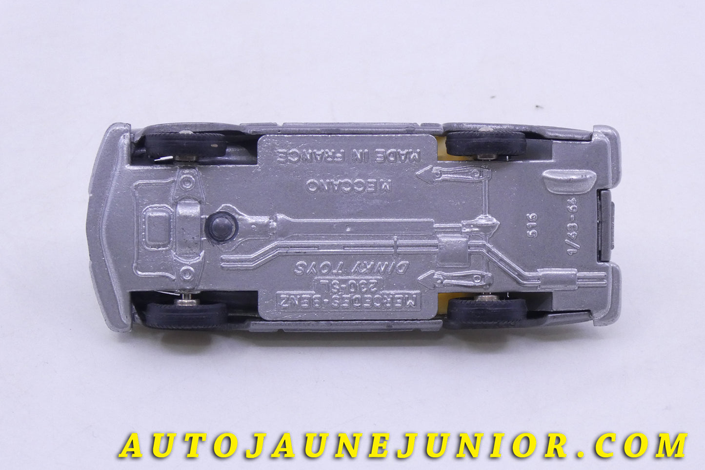 Le Dinky Toys Mercedes 230-SL est en vente sur Auto Jaune Junior ! Découvrez nos collections de diecast Tekno, Politoys, Mebetoys, Mercury, Joal, Diapet, Märklin, TootsieToys.AutoJaune Junior ; Vous avez le même jouet ? Profitez de notre expertise pour vous accompagner dans la vente de vos modèles ou votre collection ! Nous achetons tous lots de miniatures ! Contactez nous !