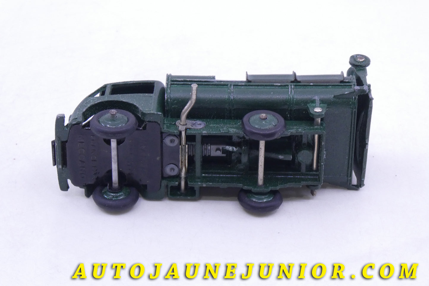 Le Dinky Toys Ford Camion Benne à ordure est en vente sur Auto Jaune Junior ! Découvrez nos collections de diecast Tekno, Politoys, Mebetoys, Mercury, Joal, Diapet, Märklin, TootsieToys.AutoJaune Junior ; Vous avez le même jouet ? Profitez de notre expertise pour vous accompagner dans la vente de vos modèles ou votre collection ! Nous achetons tous lots de miniatures ! Contactez nous !