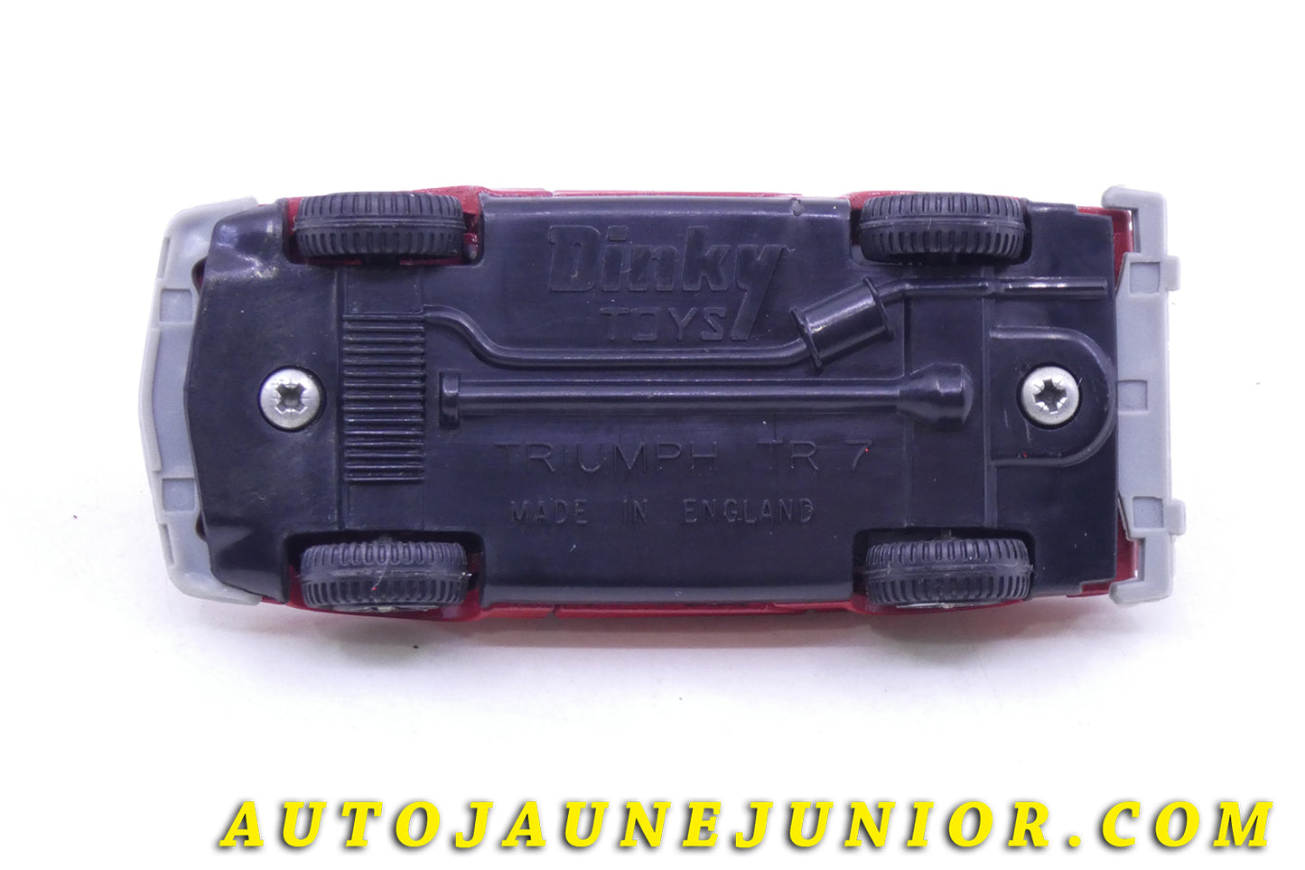 Le Dinky Toys Triumph TR7 est en vente sur Auto Jaune Junior ! Découvrez nos collections de diecast Tekno, Politoys, Mebetoys, Mercury, Joal, Diapet, Märklin, TootsieToys.AutoJaune Junior ; Vous avez le même jouet ? Profitez de notre expertise pour vous accompagner dans la vente de vos modèles ou votre collection ! Nous achetons tous lots de miniatures ! Contactez nous !