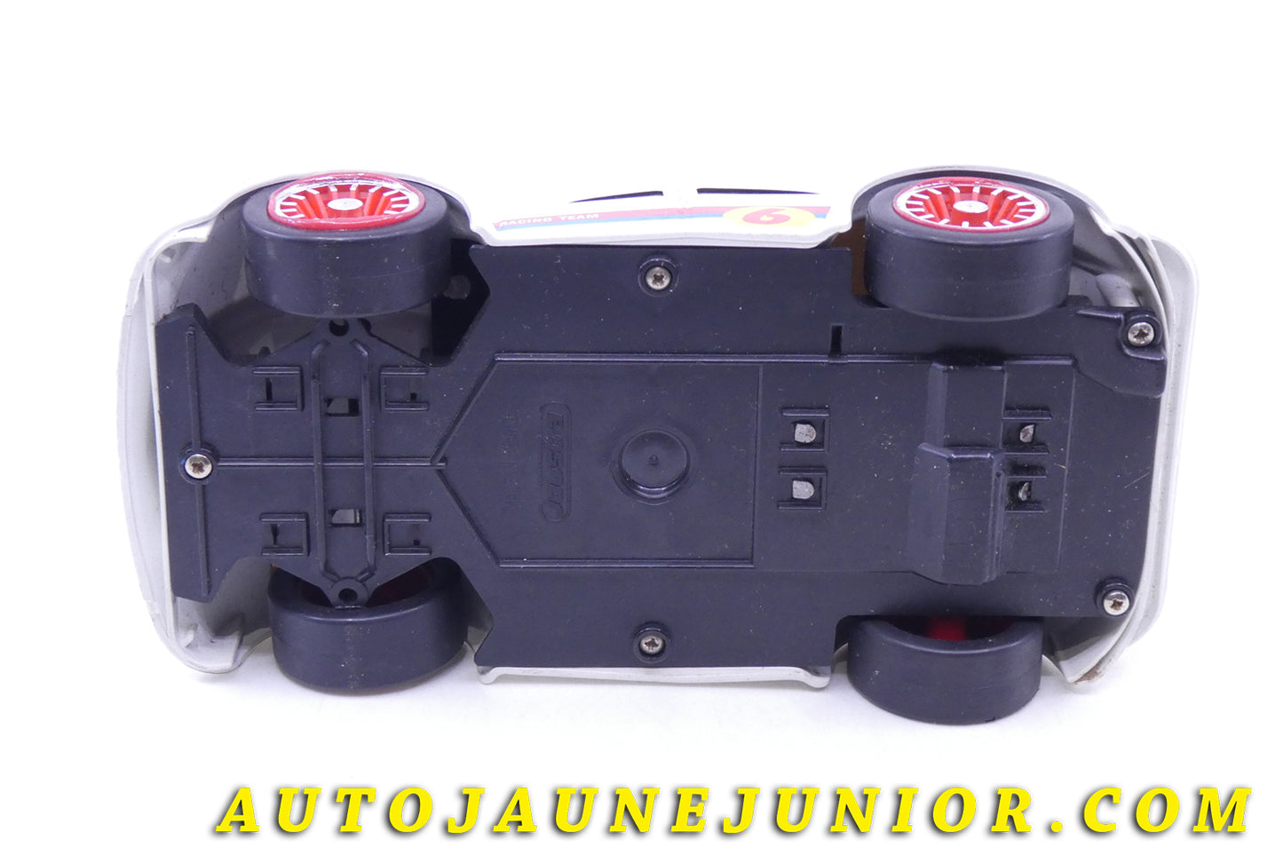 Le Joustra Citroën 2 Cv GT Racing Team (à Friction) est en vente sur Auto Jaune Junior ! Découvrez nos collections de diecast Tekno, Politoys, Mebetoys, Mercury, Joal, Diapet, Märklin, TootsieToys.AutoJaune Junior ; Vous avez le même jouet ? Profitez de notre expertise pour vous accompagner dans la vente de vos modèles ou votre collection ! Nous achetons tous lots de miniatures ! Contactez nous !