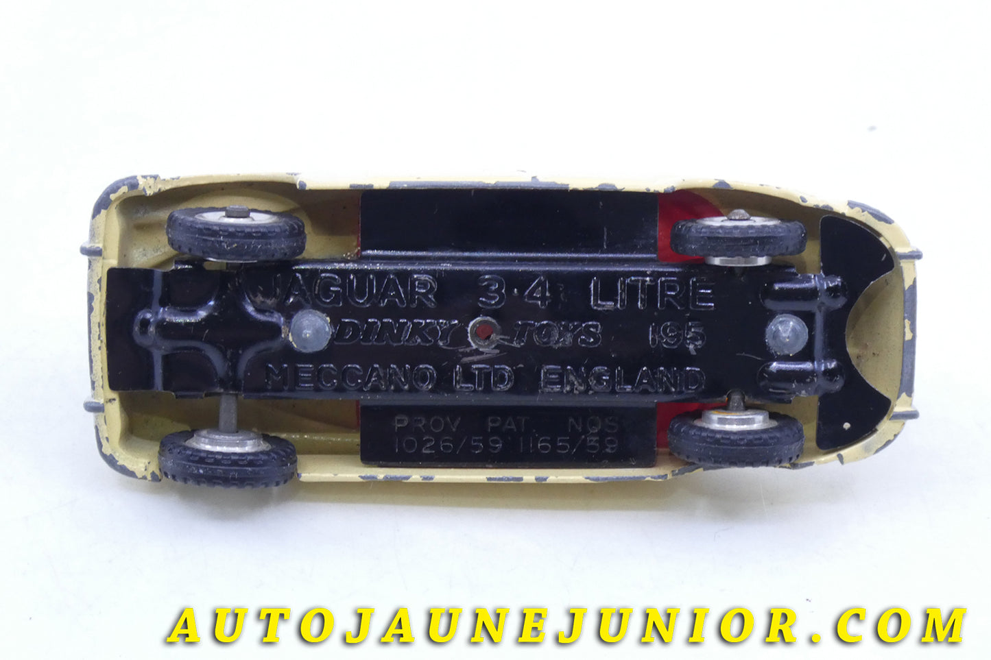 Le Dinky Toys Jaguar 3.4L est en vente sur Auto Jaune Junior ! Découvrez nos collections de diecast Tekno, Politoys, Mebetoys, Mercury, Joal, Diapet, Märklin, TootsieToys.AutoJaune Junior ; Vous avez le même jouet ? Profitez de notre expertise pour vous accompagner dans la vente de vos modèles ou votre collection ! Nous achetons tous lots de miniatures ! Contactez nous !