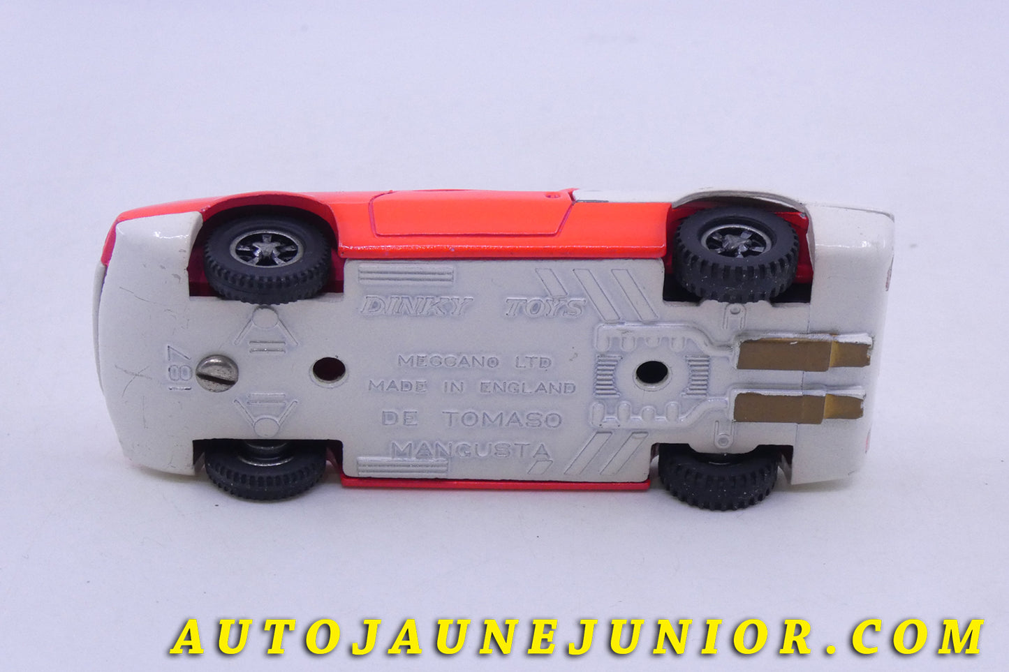 Le Dinky Toys De Tomasso Mangusta est en vente sur Auto Jaune Junior ! Découvrez nos collections de diecast Tekno, Politoys, Mebetoys, Mercury, Joal, Diapet, Märklin, TootsieToys.AutoJaune Junior ; Vous avez le même jouet ? Profitez de notre expertise pour vous accompagner dans la vente de vos modèles ou votre collection ! Nous achetons tous lots de miniatures ! Contactez nous !
