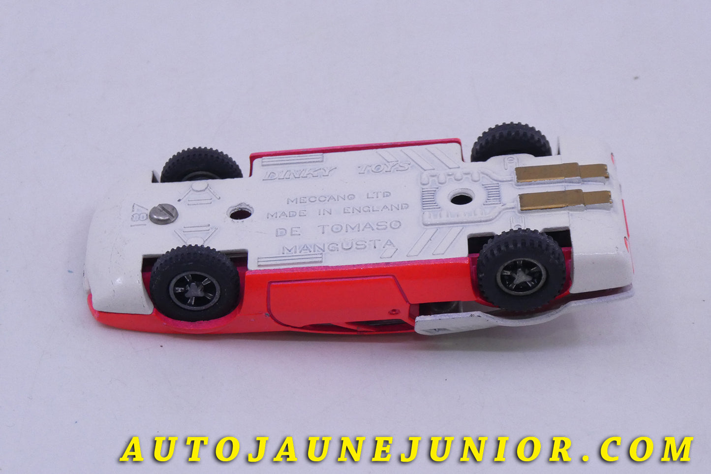 Le Dinky Toys De Tomasso Mangusta est en vente sur Auto Jaune Junior ! Découvrez nos collections de diecast Tekno, Politoys, Mebetoys, Mercury, Joal, Diapet, Märklin, TootsieToys.AutoJaune Junior ; Vous avez le même jouet ? Profitez de notre expertise pour vous accompagner dans la vente de vos modèles ou votre collection ! Nous achetons tous lots de miniatures ! Contactez nous !