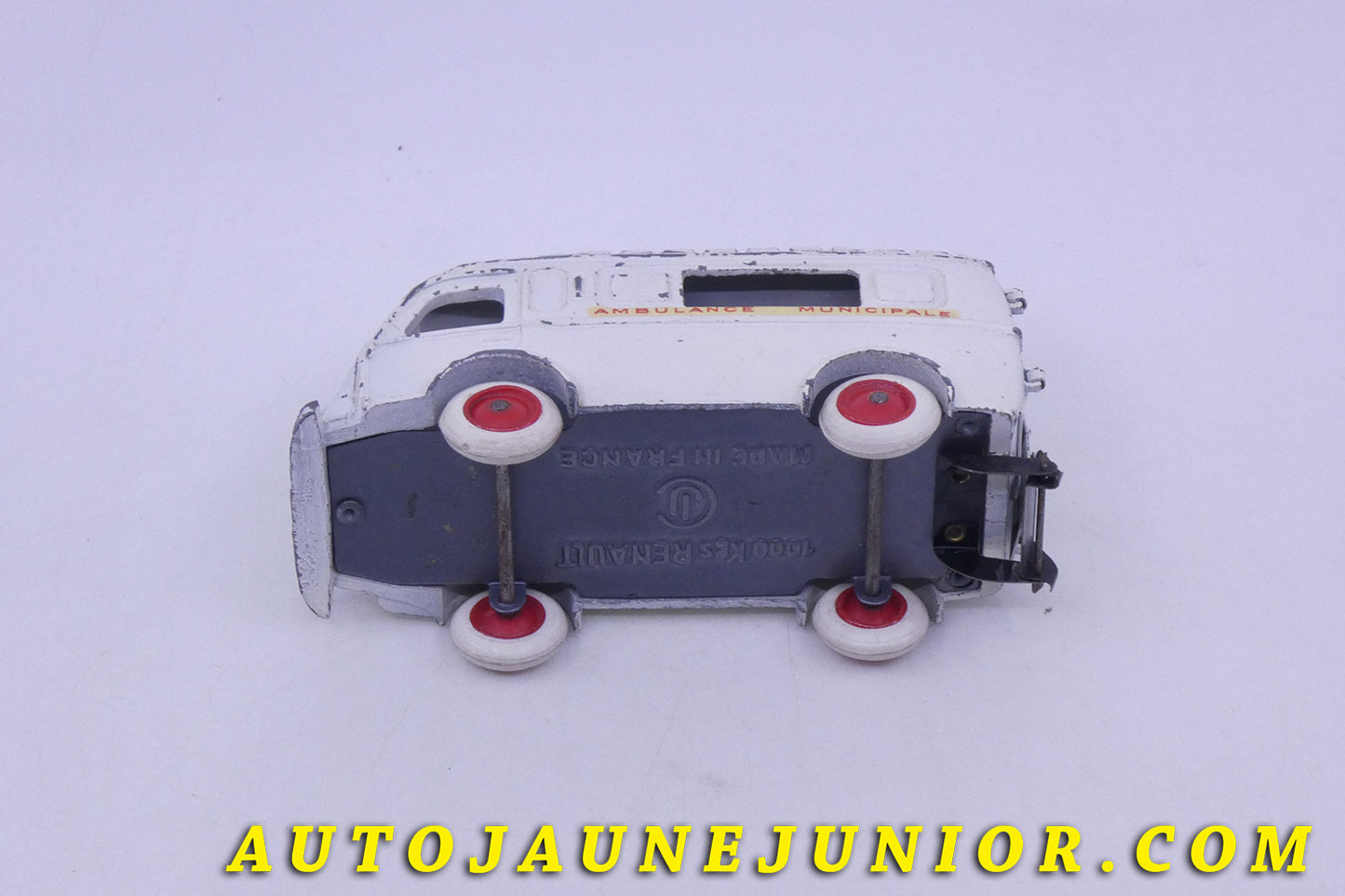 Le C-I-J Renault 1000 Kgs Ambulance municipale est en vente sur Auto Jaune Junior ! Découvrez nos collections de diecast Tekno, Politoys, Mebetoys, Mercury, Joal, Diapet, Märklin, TootsieToys.AutoJaune Junior ; Vous avez le même jouet ? Profitez de notre expertise pour vous accompagner dans la vente de vos modèles ou votre collection ! Nous achetons tous lots de miniatures ! Contactez nous !
