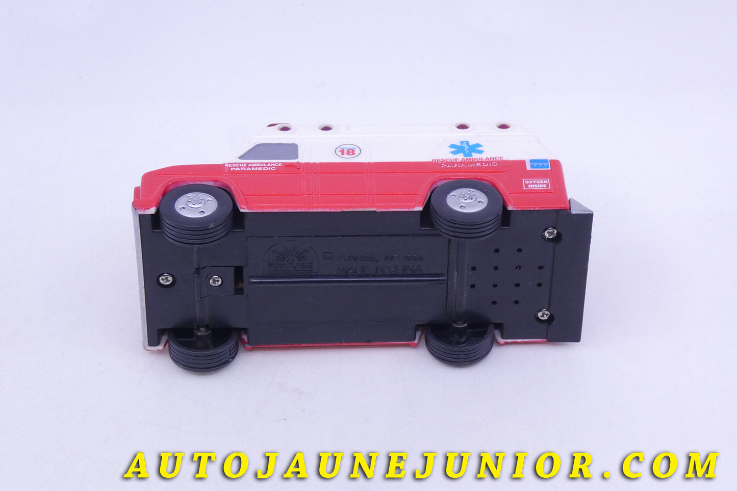Le Funrise Fourgon Ambulance à piles est en vente sur Auto Jaune Junior ! Découvrez nos collections de diecast Tekno, Politoys, Mebetoys, Mercury, Joal, Diapet, Märklin, TootsieToys.AutoJaune Junior ; Vous avez le même jouet ? Profitez de notre expertise pour vous accompagner dans la vente de vos modèles ou votre collection ! Nous achetons tous lots de miniatures ! Contactez nous !