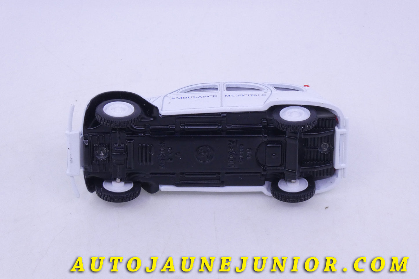 Le Norev Citroën 2 Cv Ambulance Municipale est en vente sur Auto Jaune Junior ! Découvrez nos collections de diecast Tekno, Politoys, Mebetoys, Mercury, Joal, Diapet, Märklin, TootsieToys.AutoJaune Junior ; Vous avez le même jouet ? Profitez de notre expertise pour vous accompagner dans la vente de vos modèles ou votre collection ! Nous achetons tous lots de miniatures ! Contactez nous !