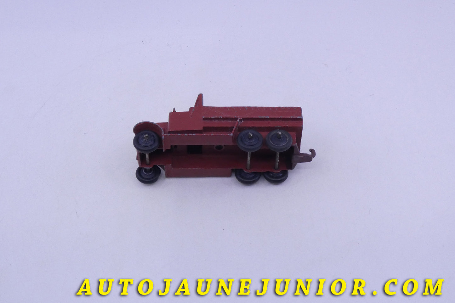Le Dinky Toys Leyland Terrier ridelles est en vente sur Auto Jaune Junior ! Découvrez nos collections de diecast Tekno, Politoys, Mebetoys, Mercury, Joal, Diapet, Märklin, TootsieToys.AutoJaune Junior ; Vous avez le même jouet ? Profitez de notre expertise pour vous accompagner dans la vente de vos modèles ou votre collection ! Nous achetons tous lots de miniatures ! Contactez nous !