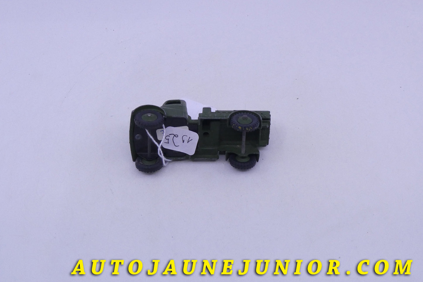 Le Dinky Toys Austin camion avec tonne à eau est en vente sur Auto Jaune Junior ! Découvrez nos collections de diecast Tekno, Politoys, Mebetoys, Mercury, Joal, Diapet, Märklin, TootsieToys.AutoJaune Junior ; Vous avez le même jouet ? Profitez de notre expertise pour vous accompagner dans la vente de vos modèles ou votre collection ! Nous achetons tous lots de miniatures ! Contactez nous !