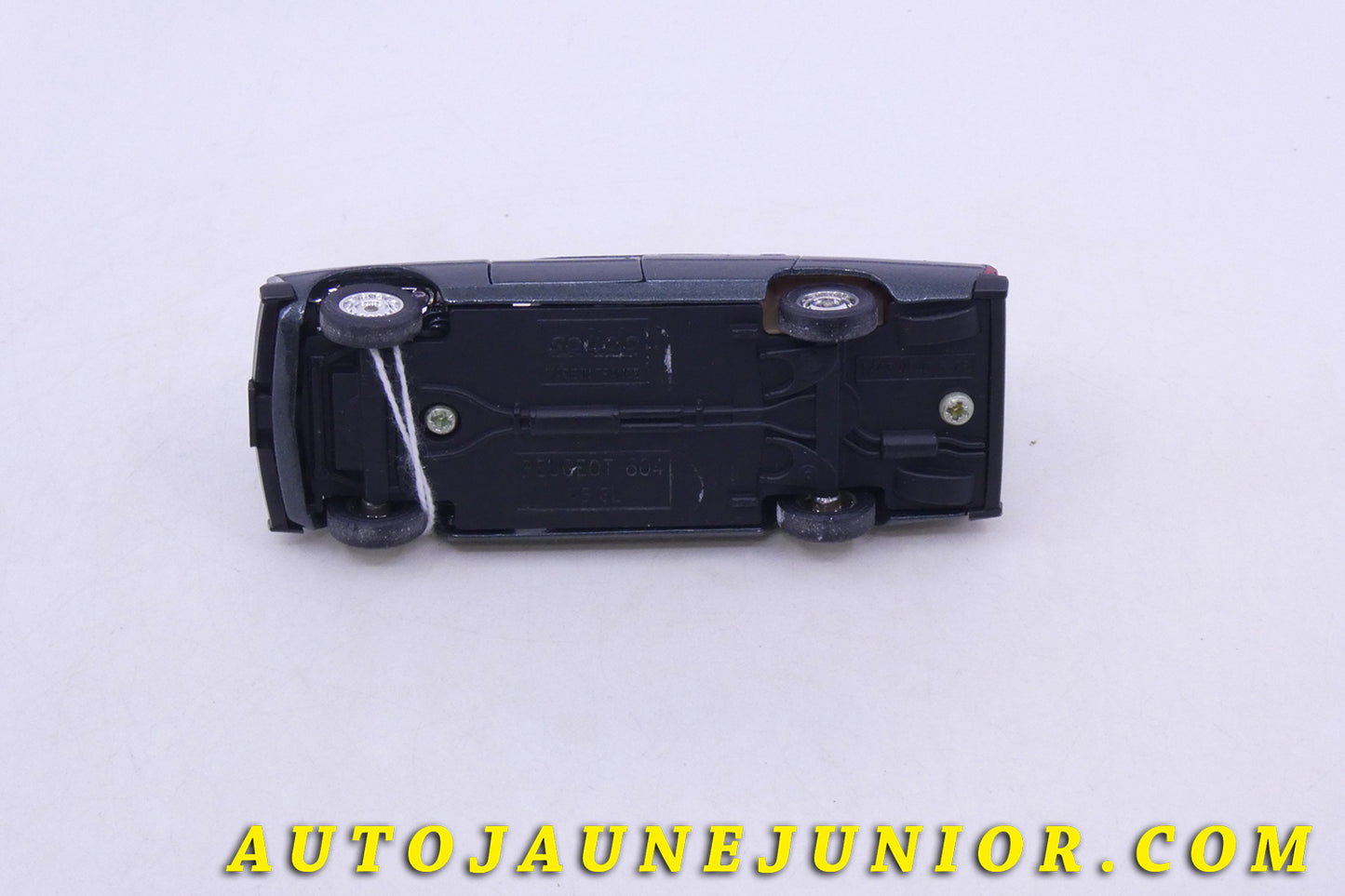 Le Solido Peugeot 604 SL est en vente sur Auto Jaune Junior ! Découvrez nos collections de diecast Tekno, Politoys, Mebetoys, Mercury, Joal, Diapet, Märklin, TootsieToys.AutoJaune Junior ; Vous avez le même jouet ? Profitez de notre expertise pour vous accompagner dans la vente de vos modèles ou votre collection ! Nous achetons tous lots de miniatures ! Contactez nous !