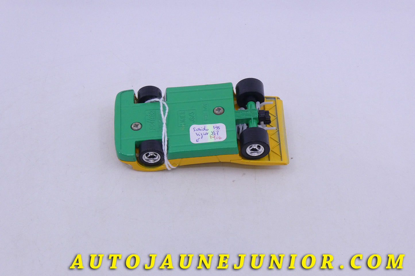 Le Solido Auto JS / 3 Ligier BP Le Mans 1971 est en vente sur Auto Jaune Junior ! Découvrez nos collections de diecast Tekno, Politoys, Mebetoys, Mercury, Joal, Diapet, Märklin, TootsieToys.AutoJaune Junior ; Vous avez le même jouet ? Profitez de notre expertise pour vous accompagner dans la vente de vos modèles ou votre collection ! Nous achetons tous lots de miniatures ! Contactez nous !