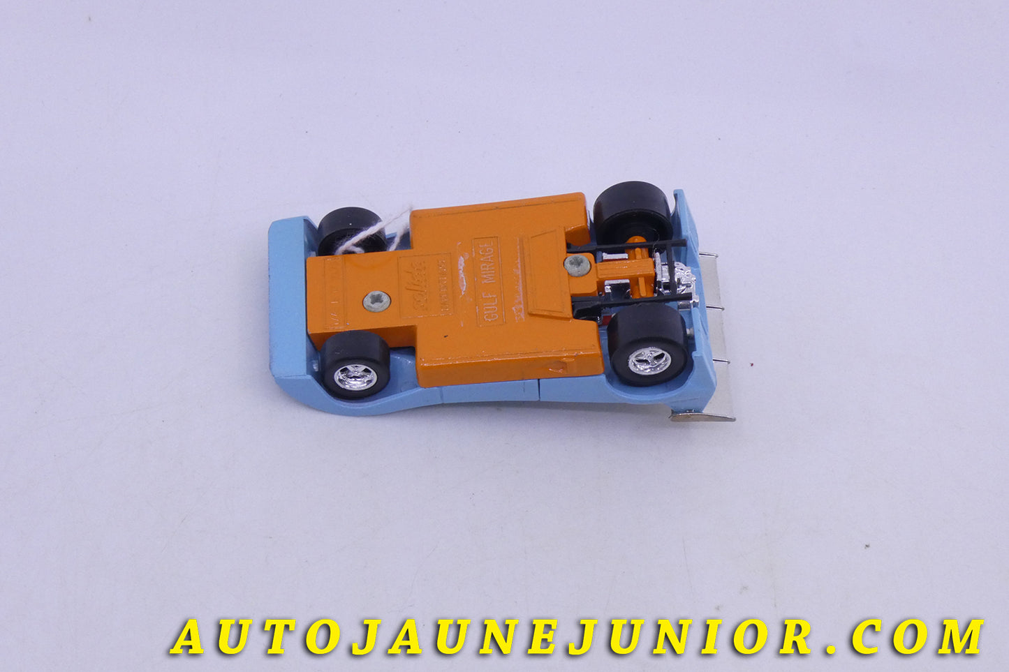 Le Solido Auto Mirage Gulf - LM 73 est en vente sur Auto Jaune Junior ! Découvrez nos collections de diecast Tekno, Politoys, Mebetoys, Mercury, Joal, Diapet, Märklin, TootsieToys.AutoJaune Junior ; Vous avez le même jouet ? Profitez de notre expertise pour vous accompagner dans la vente de vos modèles ou votre collection ! Nous achetons tous lots de miniatures ! Contactez nous !