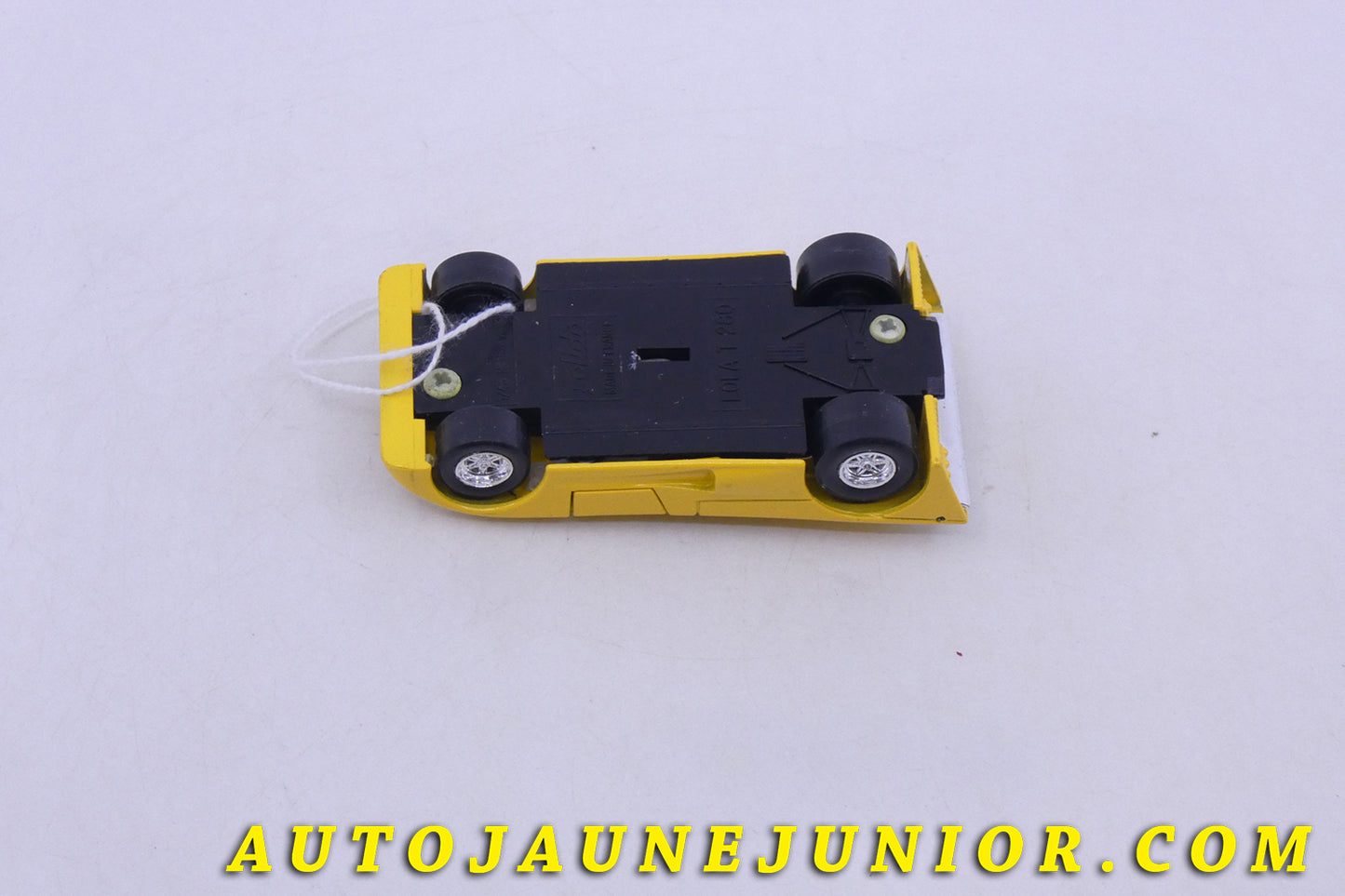 Le Solido Auto Lola T280 - LM 1972 est en vente sur Auto Jaune Junior ! Découvrez nos collections de diecast Tekno, Politoys, Mebetoys, Mercury, Joal, Diapet, Märklin, TootsieToys.AutoJaune Junior ; Vous avez le même jouet ? Profitez de notre expertise pour vous accompagner dans la vente de vos modèles ou votre collection ! Nous achetons tous lots de miniatures ! Contactez nous !
