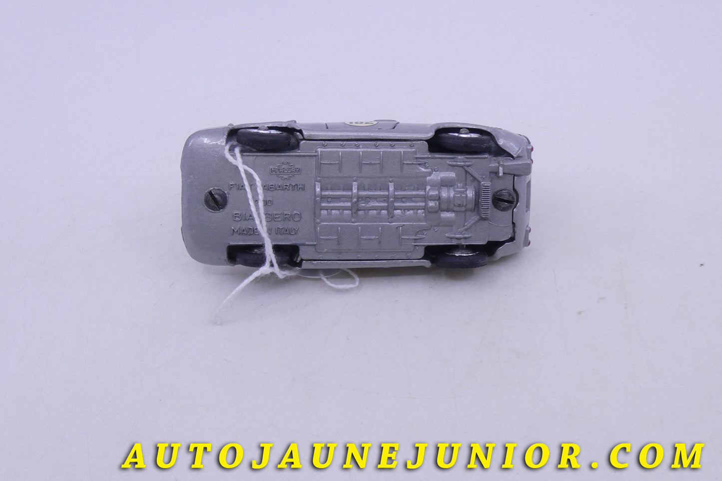 Le Mercury Fiat Abarth 1000 Bialbero est en vente sur Auto Jaune Junior ! Découvrez nos collections de diecast Tekno, Politoys, Mebetoys, Mercury, Joal, Diapet, Märklin, TootsieToys.AutoJaune Junior ; Vous avez le même jouet ? Profitez de notre expertise pour vous accompagner dans la vente de vos modèles ou votre collection ! Nous achetons tous lots de miniatures ! Contactez nous !