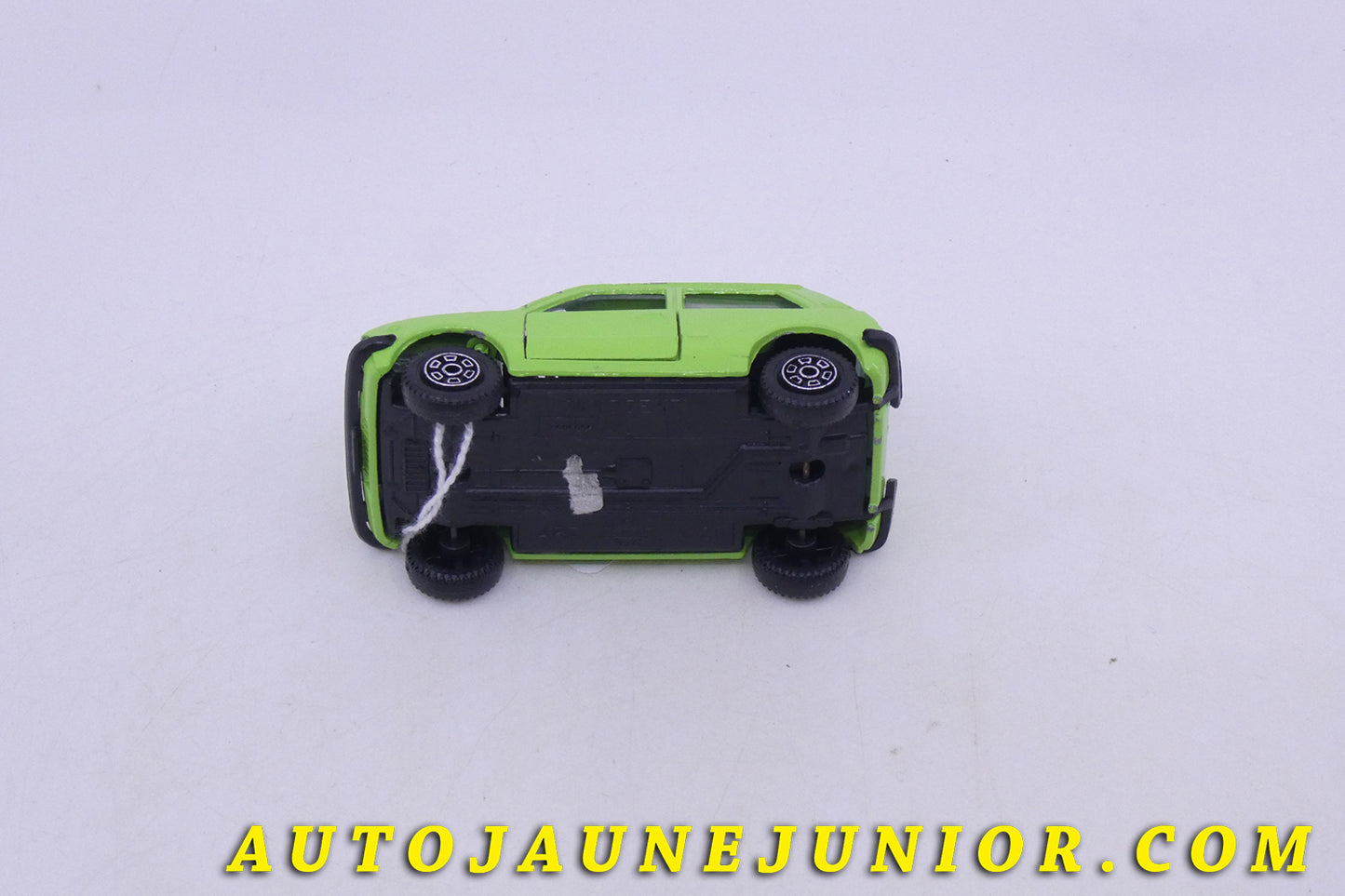 Le Mercury Mini Mini 90-120 - Innocenti est en vente sur Auto Jaune Junior ! Découvrez nos collections de diecast Tekno, Politoys, Mebetoys, Mercury, Joal, Diapet, Märklin, TootsieToys.AutoJaune Junior ; Vous avez le même jouet ? Profitez de notre expertise pour vous accompagner dans la vente de vos modèles ou votre collection ! Nous achetons tous lots de miniatures ! Contactez nous !