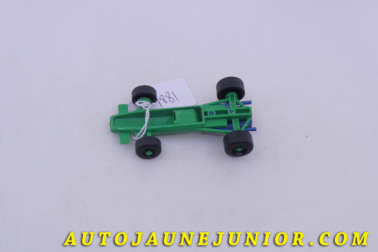 Le CGGC Ferrari Monoplace est en vente sur Auto Jaune Junior ! Découvrez nos collections de diecast Tekno, Politoys, Mebetoys, Mercury, Joal, Diapet, Märklin, TootsieToys.AutoJaune Junior ; Vous avez le même jouet ? Profitez de notre expertise pour vous accompagner dans la vente de vos modèles ou votre collection ! Nous achetons tous lots de miniatures ! Contactez nous !