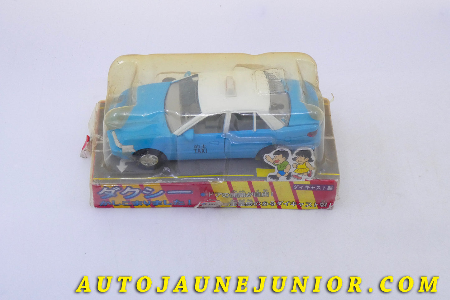 Le Chine Auto Taxi est en vente sur Auto Jaune Junior ! Découvrez nos collections de diecast Tekno, Politoys, Mebetoys, Mercury, Joal, Diapet, Märklin, TootsieToys.AutoJaune Junior ; Vous avez le même jouet ? Profitez de notre expertise pour vous accompagner dans la vente de vos modèles ou votre collection ! Nous achetons tous lots de miniatures ! Contactez nous !