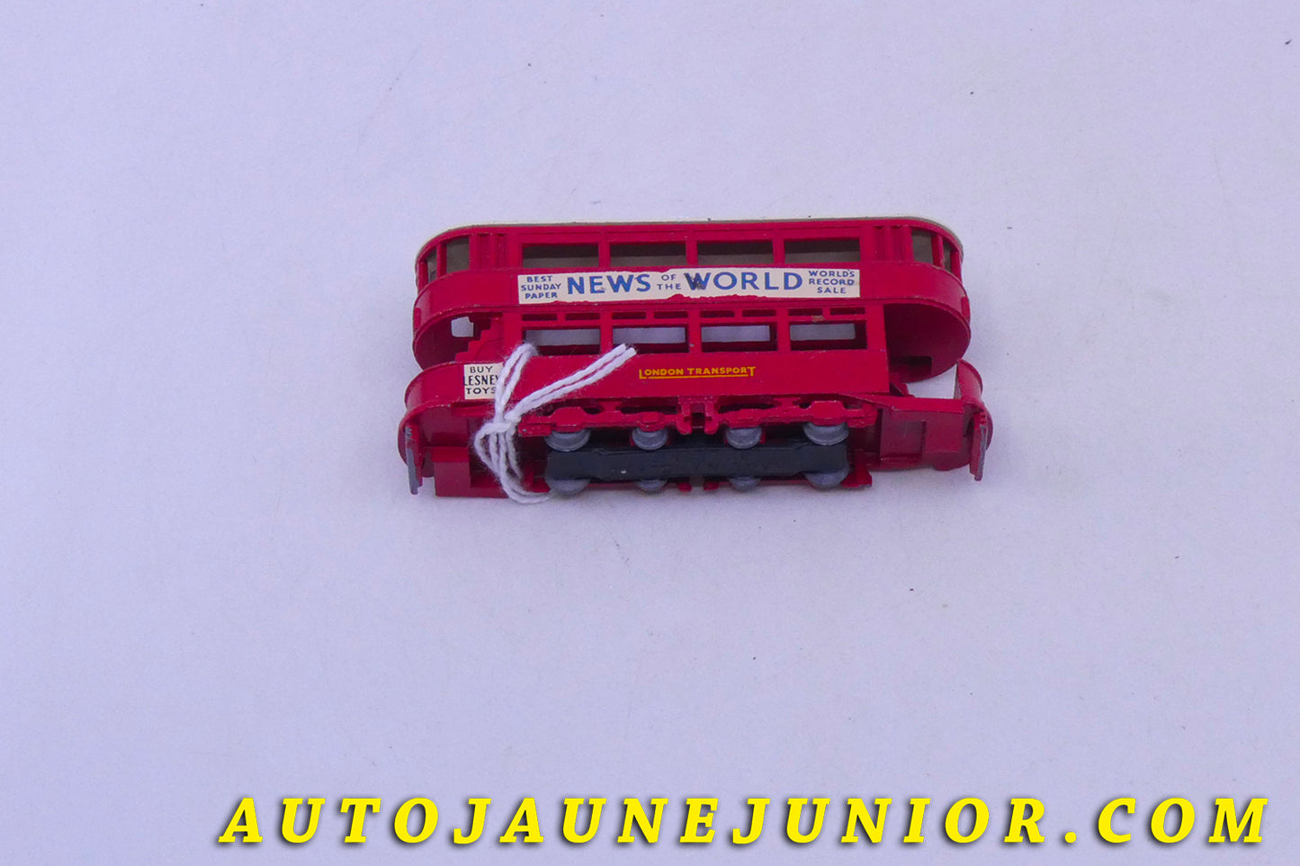 Le Matchbox Autre Deux étages "London Transport" est en vente sur Auto Jaune Junior ! Découvrez nos collections de diecast Tekno, Politoys, Mebetoys, Mercury, Joal, Diapet, Märklin, TootsieToys.AutoJaune Junior ; Vous avez le même jouet ? Profitez de notre expertise pour vous accompagner dans la vente de vos modèles ou votre collection ! Nous achetons tous lots de miniatures ! Contactez nous !
