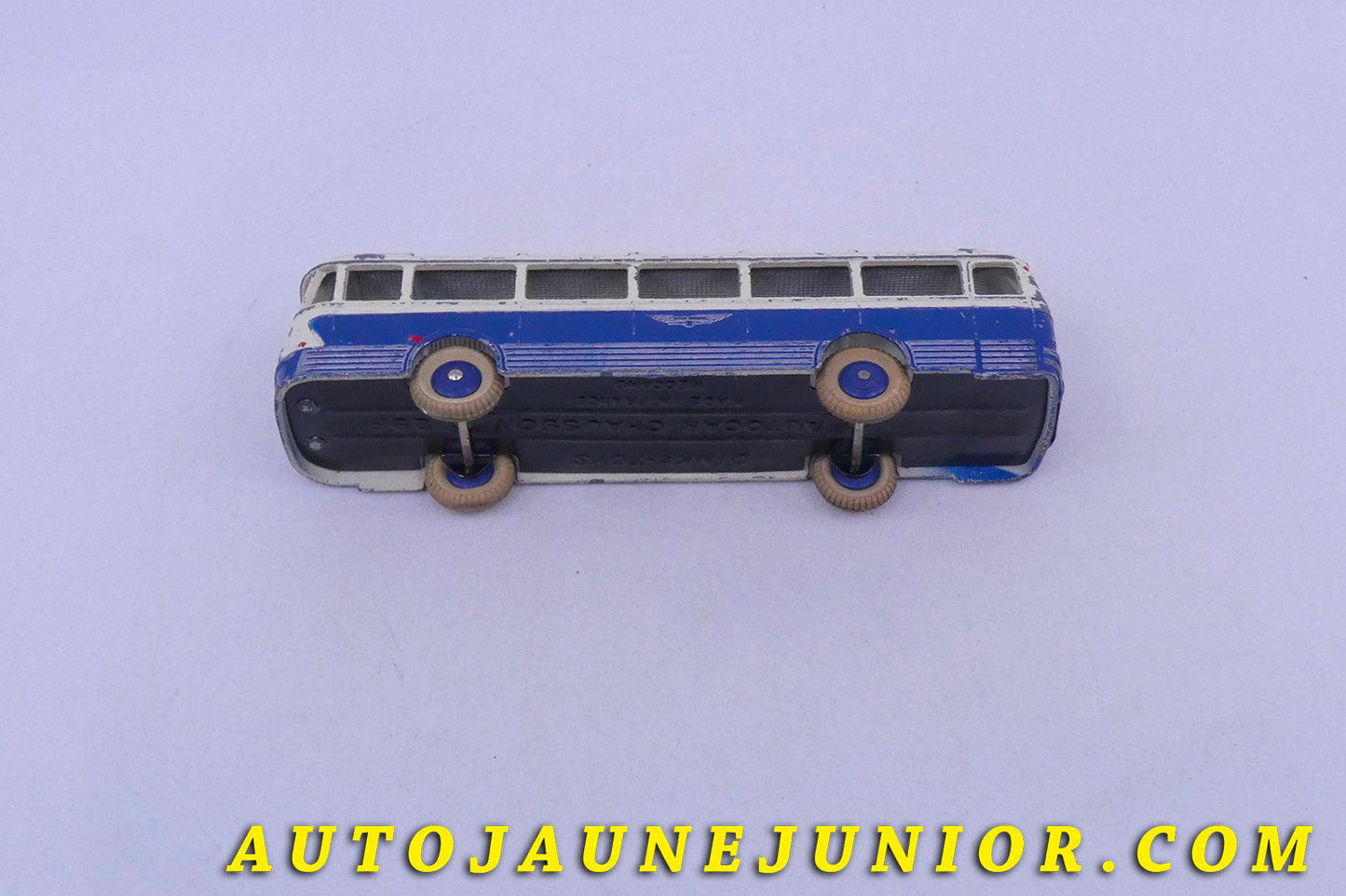 Le Dinky Toys Chausson Autocar AP 52 est en vente sur Auto Jaune Junior ! Découvrez nos collections de diecast Tekno, Politoys, Mebetoys, Mercury, Joal, Diapet, Märklin, TootsieToys.AutoJaune Junior ; Vous avez le même jouet ? Profitez de notre expertise pour vous accompagner dans la vente de vos modèles ou votre collection ! Nous achetons tous lots de miniatures ! Contactez nous !