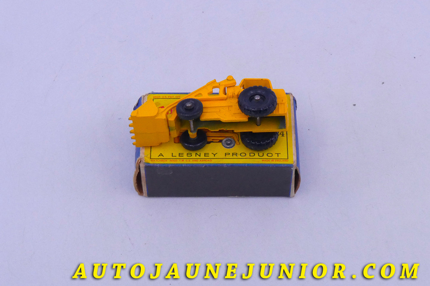 Le Matchbox Autre Chargeur sur roues est en vente sur Auto Jaune Junior ! Découvrez nos collections de diecast Tekno, Politoys, Mebetoys, Mercury, Joal, Diapet, Märklin, TootsieToys.AutoJaune Junior ; Vous avez le même jouet ? Profitez de notre expertise pour vous accompagner dans la vente de vos modèles ou votre collection ! Nous achetons tous lots de miniatures ! Contactez nous !