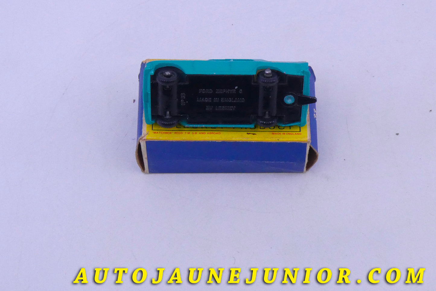 Le Matchbox Ford Zephyr 6 est en vente sur Auto Jaune Junior ! Découvrez nos collections de diecast Tekno, Politoys, Mebetoys, Mercury, Joal, Diapet, Märklin, TootsieToys.AutoJaune Junior ; Vous avez le même jouet ? Profitez de notre expertise pour vous accompagner dans la vente de vos modèles ou votre collection ! Nous achetons tous lots de miniatures ! Contactez nous !