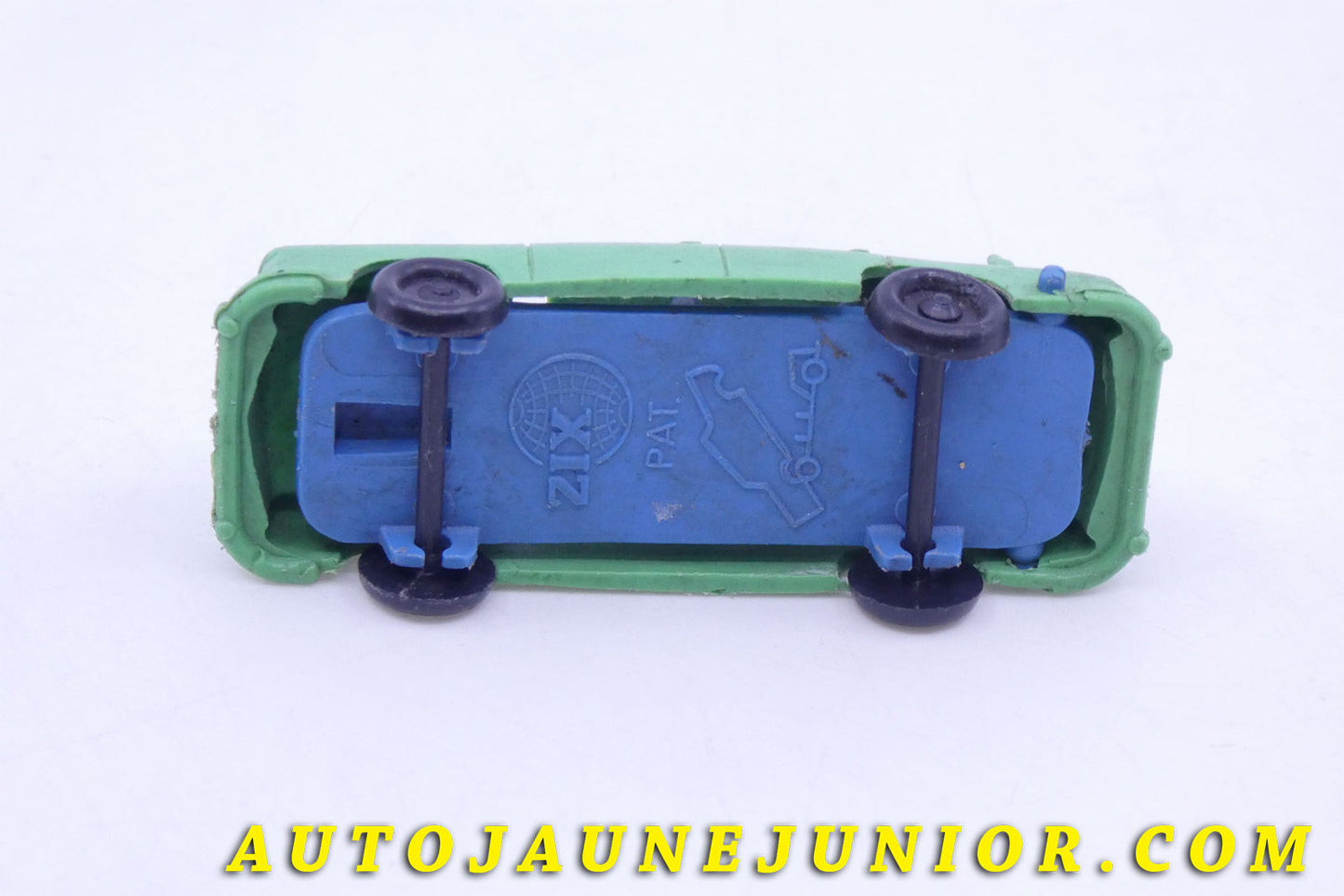 Le #1983 - Zix - Peugeot - 404 Berline est en vente sur Auto Jaune Junior ! Tekno, Politoys, Mebetoys, Mercury, Joal, Diapet, Märklin, TootsieToys.Vous avez le même jouet ? Profitez de notre expertise pour vous accompagner dans la vente de vos modèles ou votre collection ! Nous achetons tous lots de miniatures ! Contactez nous ! contact@autojaunejunior.com.