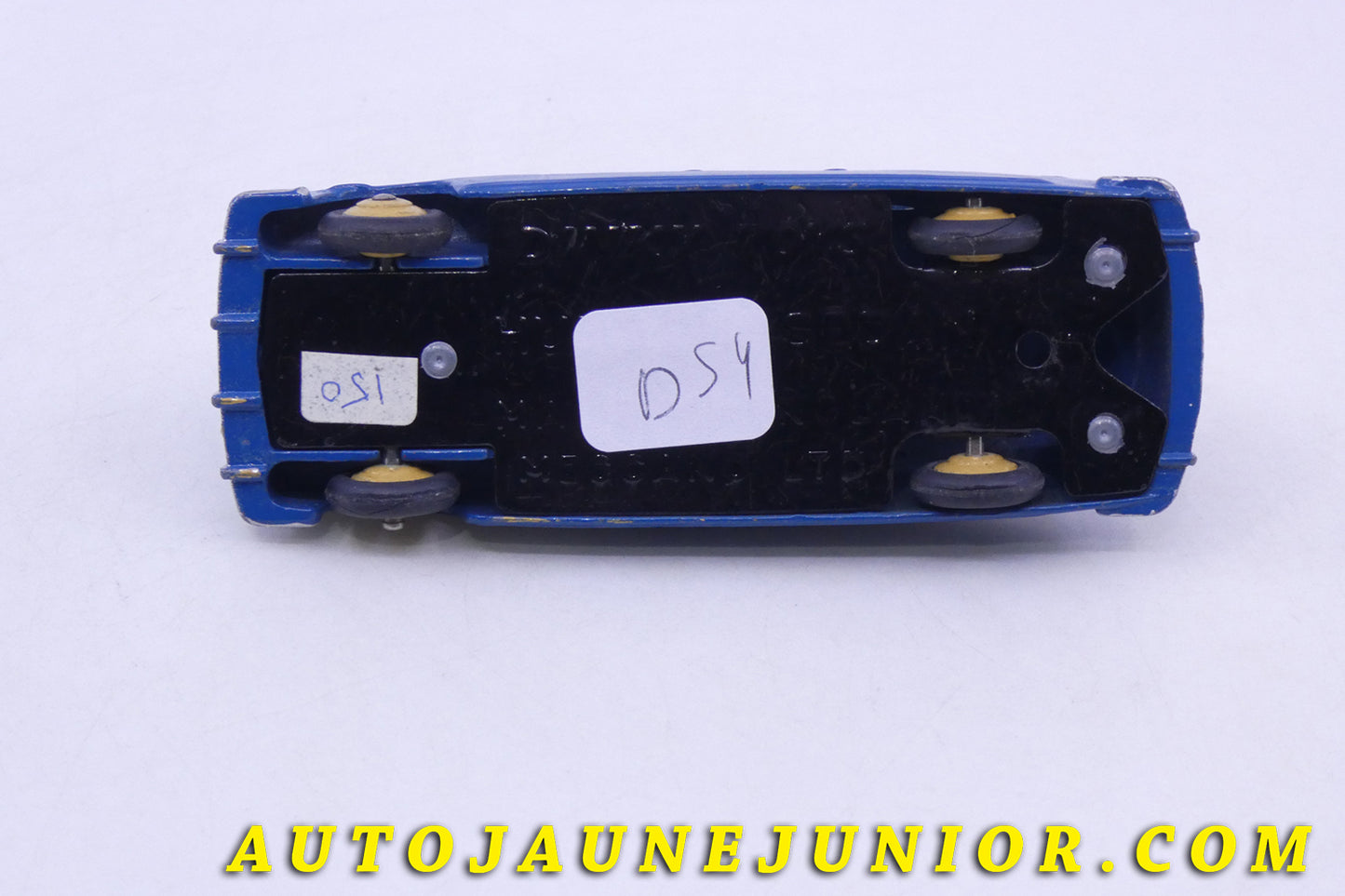 Le Dinky Toys Hudson Commodore Type 2 est en vente sur Auto Jaune Junior ! Découvrez nos collections de diecast Tekno, Politoys, Mebetoys, Mercury, Joal, Diapet, Märklin, TootsieToys.Vous avez le même jouet ? Profitez de notre expertise pour vous accompagner dans la vente de vos modèles ou votre collection ! Nous achetons tous lots de miniatures ! Contactez nous !