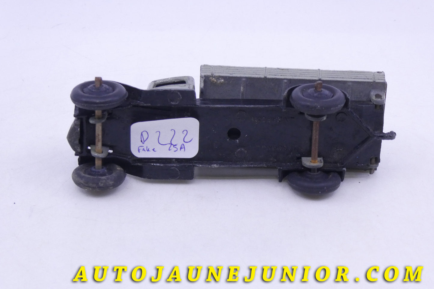 Le Dinky Toys Aucun Camion Type 3 Benne basculmanyte est en vente sur Auto Jaune Junior ! Découvrez nos collections de diecast Tekno, Politoys, Mebetoys, Mercury, Joal, Diapet, Märklin, TootsieToys.AutoJaune Junior ; Vous avez le même jouet ? Profitez de notre expertise pour vous accompagner dans la vente de vos modèles ou votre collection ! Nous achetons tous lots de miniatures ! Contactez nous !