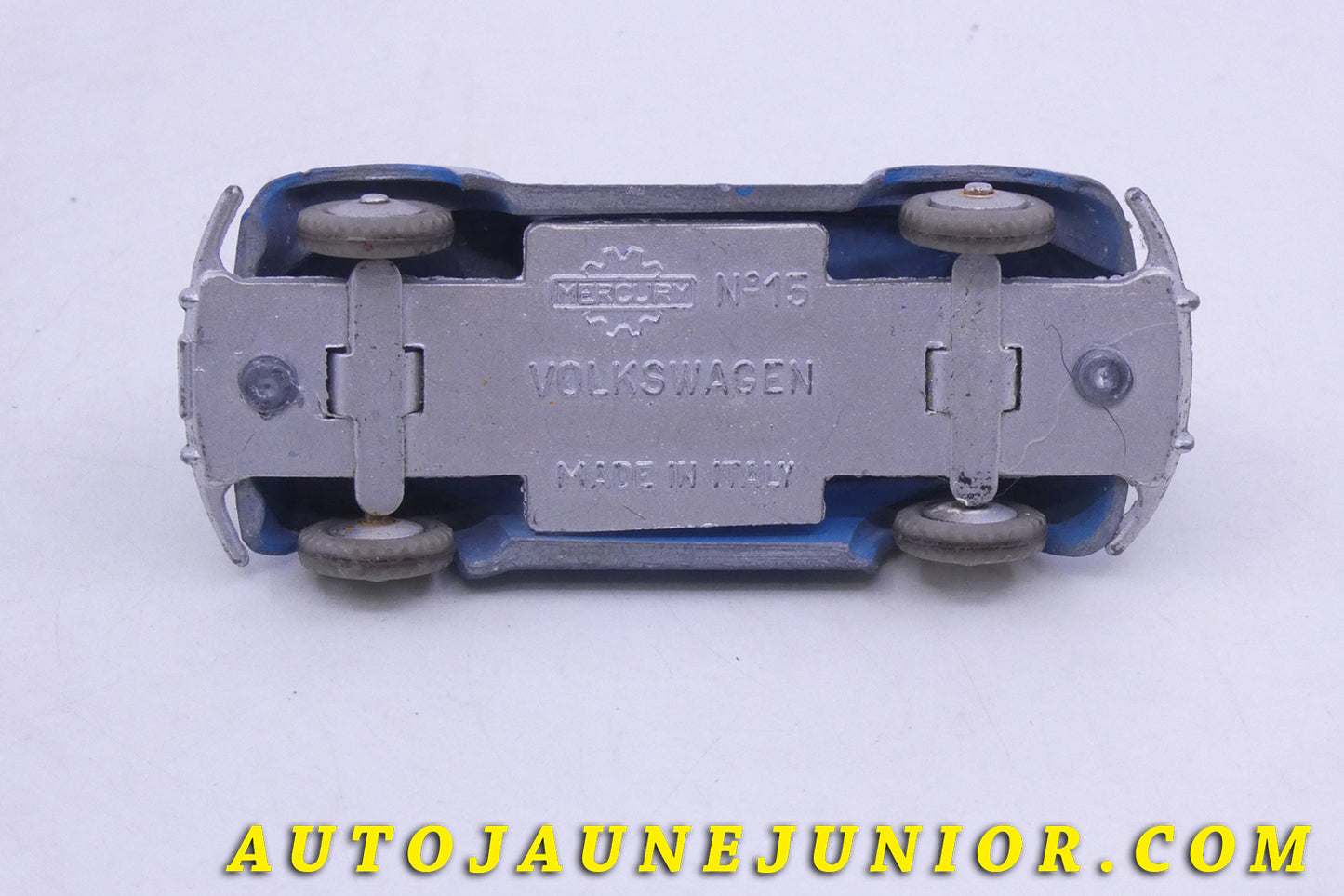 Le Mercury Volkswagen 1200'54 vitre ovale est en vente sur Auto Jaune Junior ! Découvrez nos collections de diecast Tekno, Politoys, Mebetoys, Mercury, Joal, Diapet, Märklin, TootsieToys.AutoJaune Junior ; Vous avez le même jouet ? Profitez de notre expertise pour vous accompagner dans la vente de vos modèles ou votre collection ! Nous achetons tous lots de miniatures ! Contactez nous !