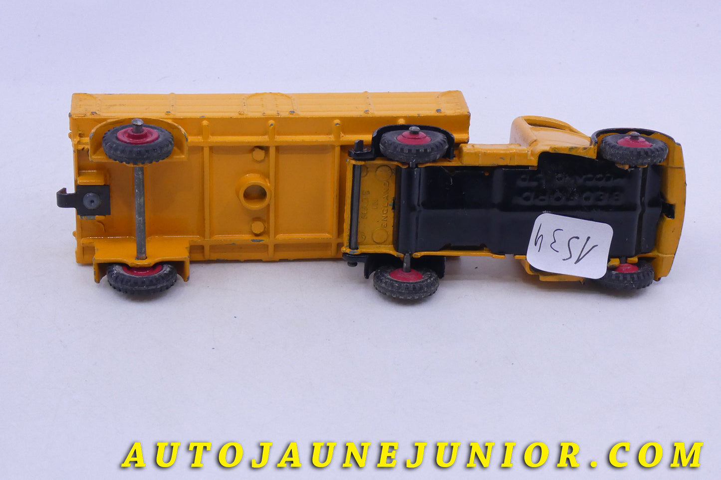 Le Dinky Toys Austin "O" Semi-remorque Ridelles (avec vitrage) est en vente sur Auto Jaune Junior ! Découvrez nos collections de diecast Tekno, Politoys, Mebetoys, Mercury, Joal, Diapet, Märklin, TootsieToys.AutoJaune Junior ; Vous avez le même jouet ? Profitez de notre expertise pour vous accompagner dans la vente de vos modèles ou votre collection ! Nous achetons tous lots de miniatures ! Contactez nous !