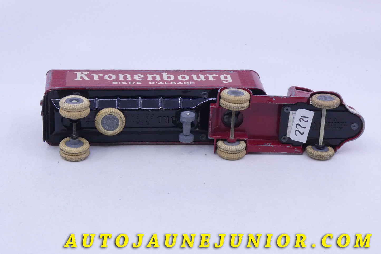 Le JRD Berliet TLR Camion Semi-Remorque Kronenbourg (1ere version) est en vente sur Auto Jaune Junior ! Découvrez nos collections de diecast Tekno, Politoys, Mebetoys, Mercury, Joal, Diapet, Märklin, TootsieToys.AutoJaune Junior ; Vous avez le même jouet ? Profitez de notre expertise pour vous accompagner dans la vente de vos modèles ou votre collection ! Nous achetons tous lots de miniatures ! Contactez nous !