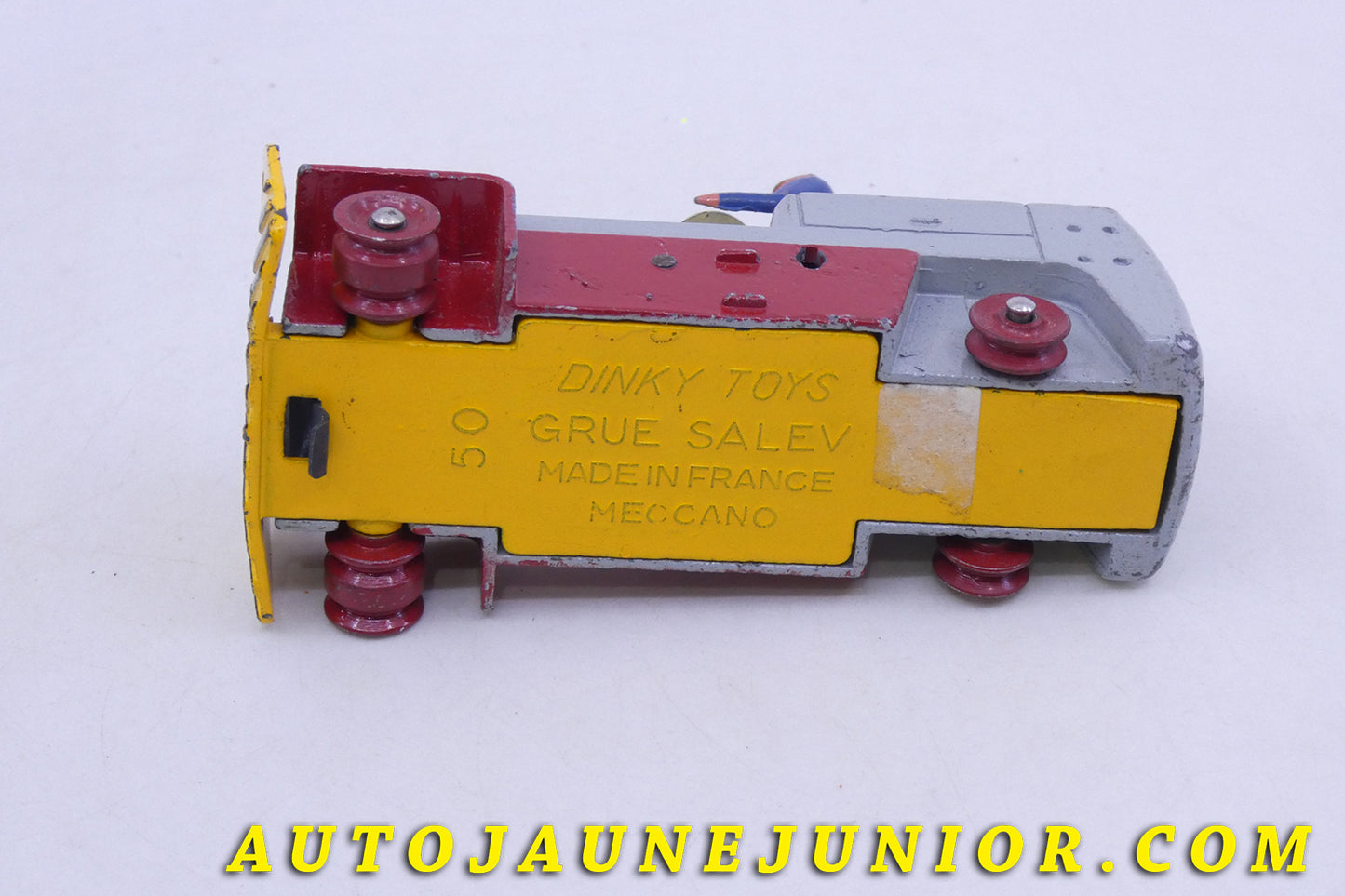 Le Dinky Toys Salev Grue Mobile est en vente sur Auto Jaune Junior ! Découvrez nos collections de diecast Tekno, Politoys, Mebetoys, Mercury, Joal, Diapet, Märklin, TootsieToys.AutoJaune Junior ; Vous avez le même jouet ? Profitez de notre expertise pour vous accompagner dans la vente de vos modèles ou votre collection ! Nous achetons tous lots de miniatures ! Contactez nous !